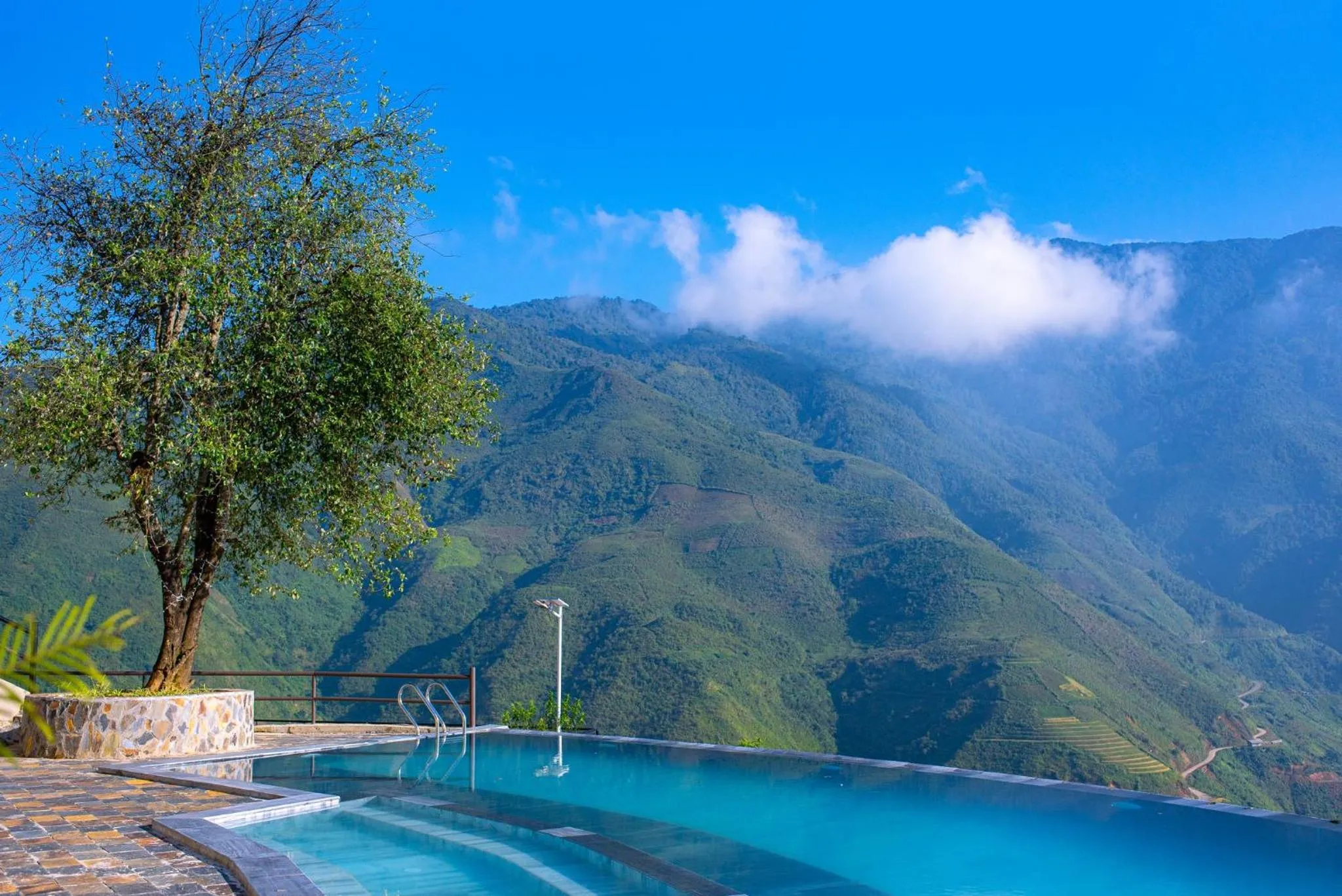 Swimming pool in Ta Xua Ecolodge