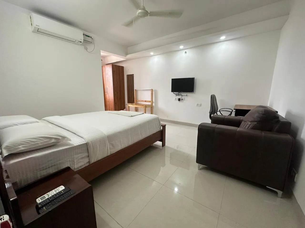 Bedroom, Bed in Achates Corporate Services