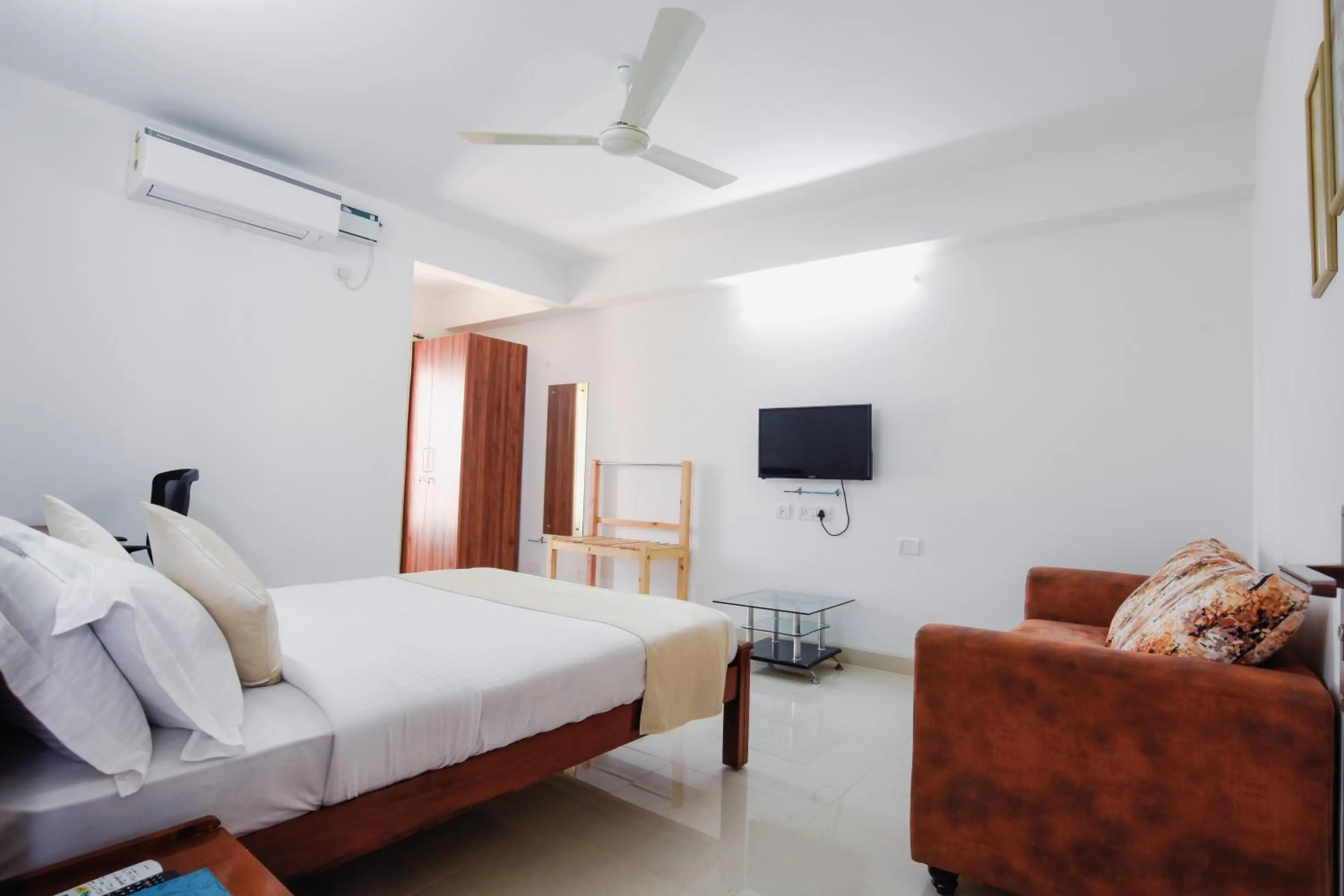 TV and multimedia, Bed in Achates Corporate Services