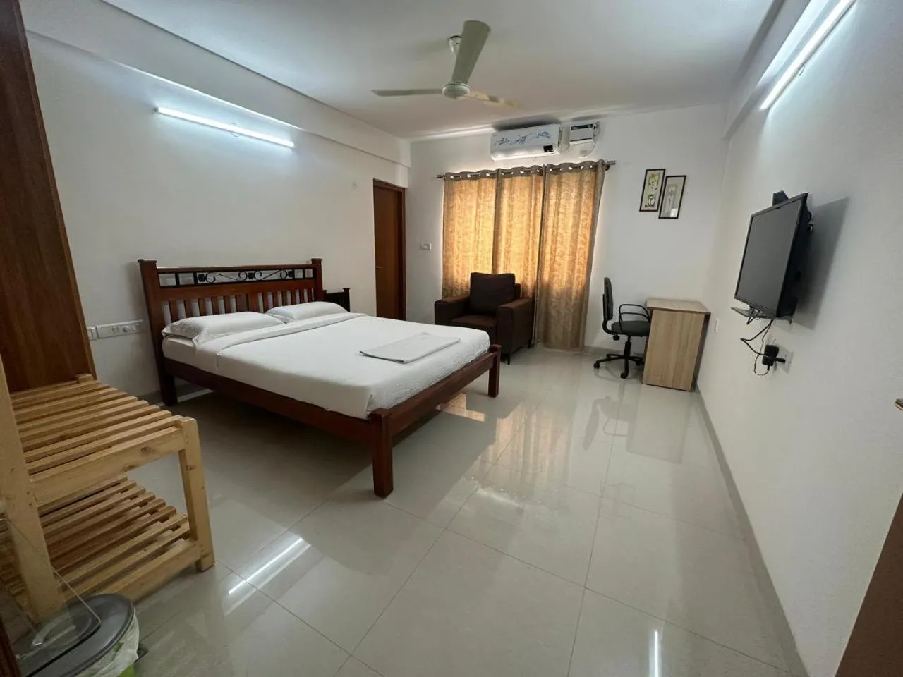 Bedroom, Bed in Achates Corporate Services