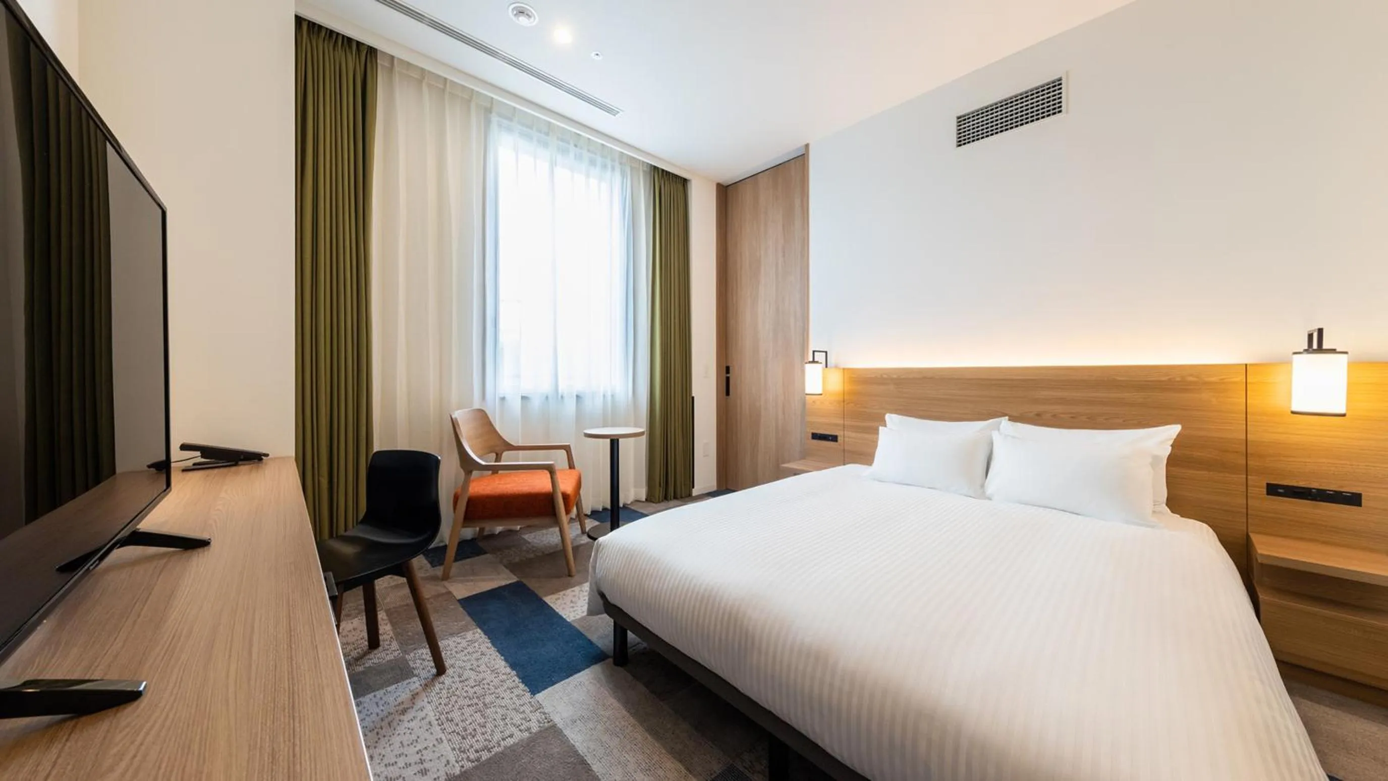 Bed in JR East Hotel Mets Premier Yokohama Sakuragicho