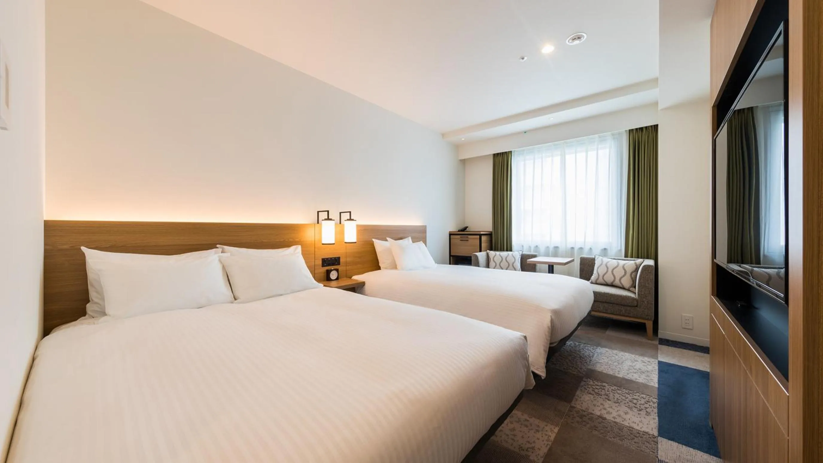 Bed in JR East Hotel Mets Premier Yokohama Sakuragicho