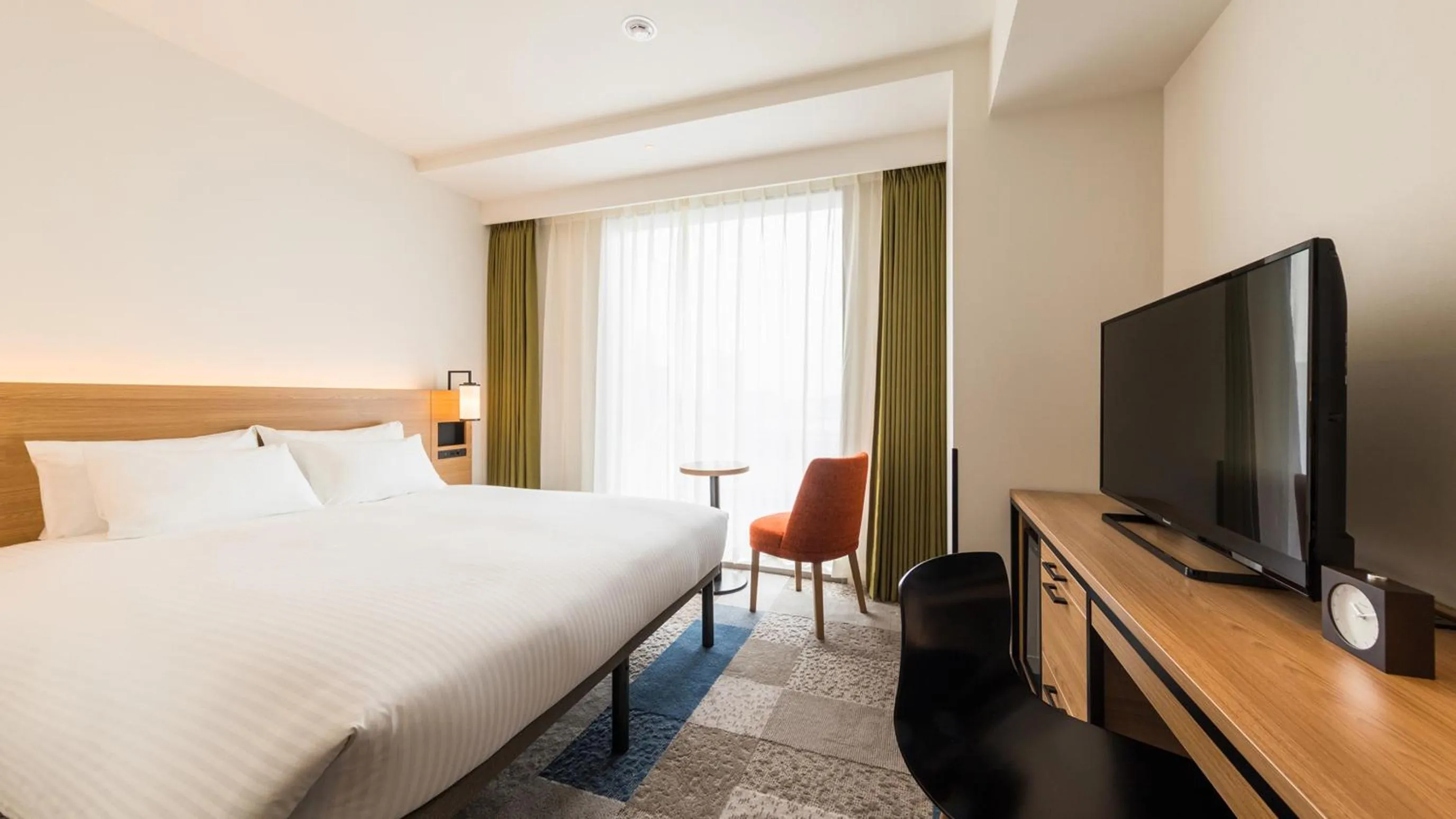 Bed in JR East Hotel Mets Premier Yokohama Sakuragicho