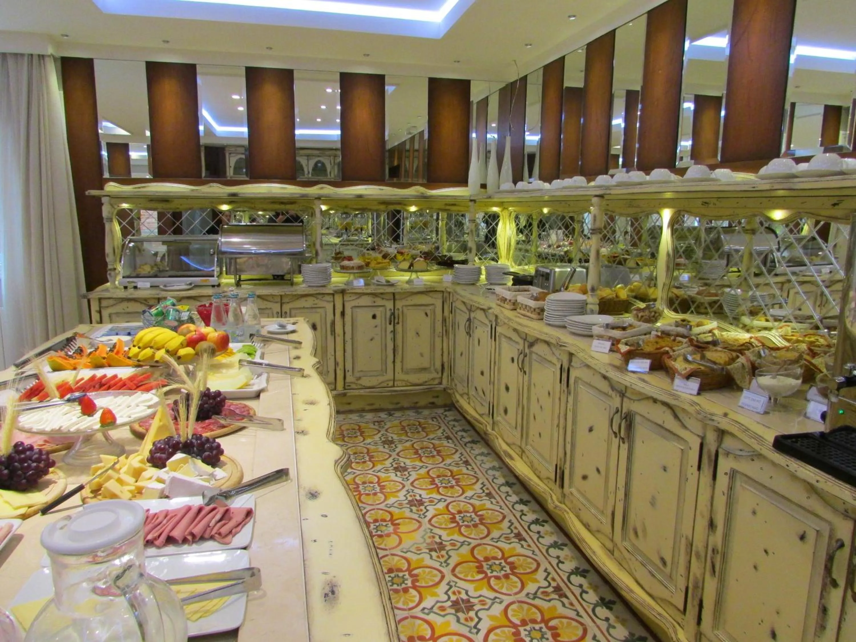 Restaurant/places to eat in Pousada Italia Eleganza