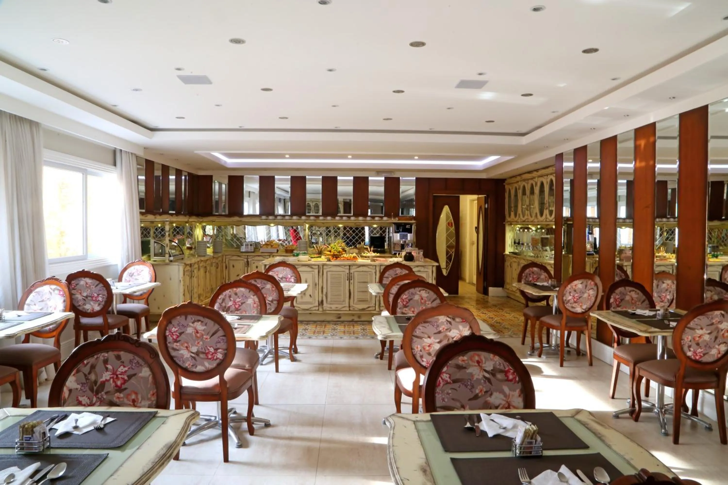 Restaurant/places to eat in Pousada Italia Eleganza