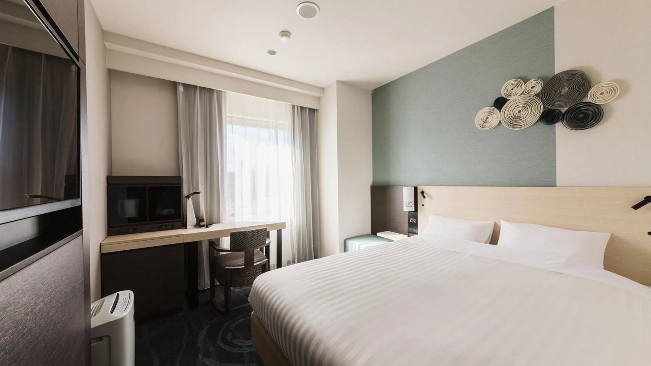 Bed in JR-East Hotel Mets Mizonokuchi