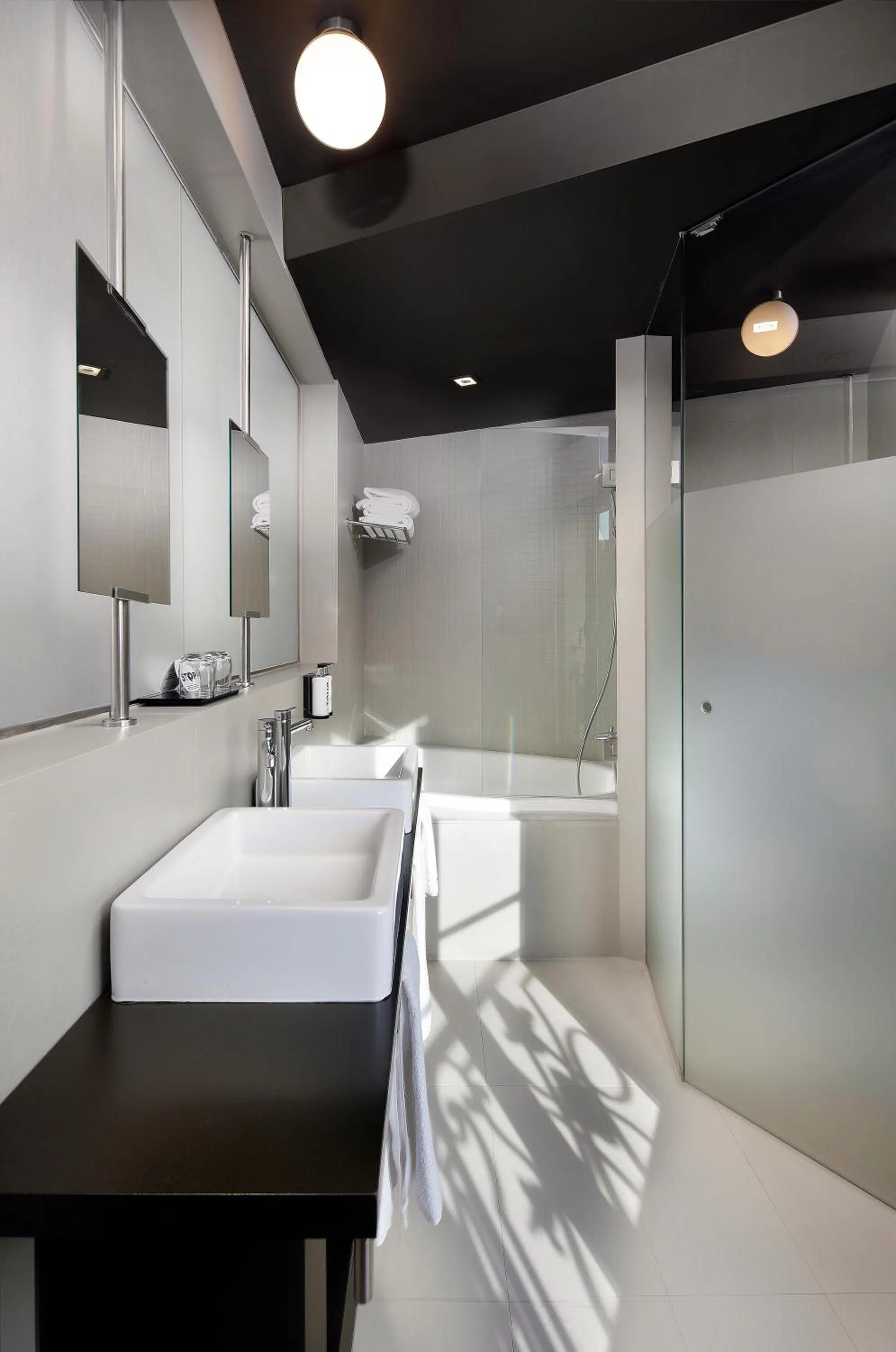 Bathroom, Bed in Wilson Boutique Hotel