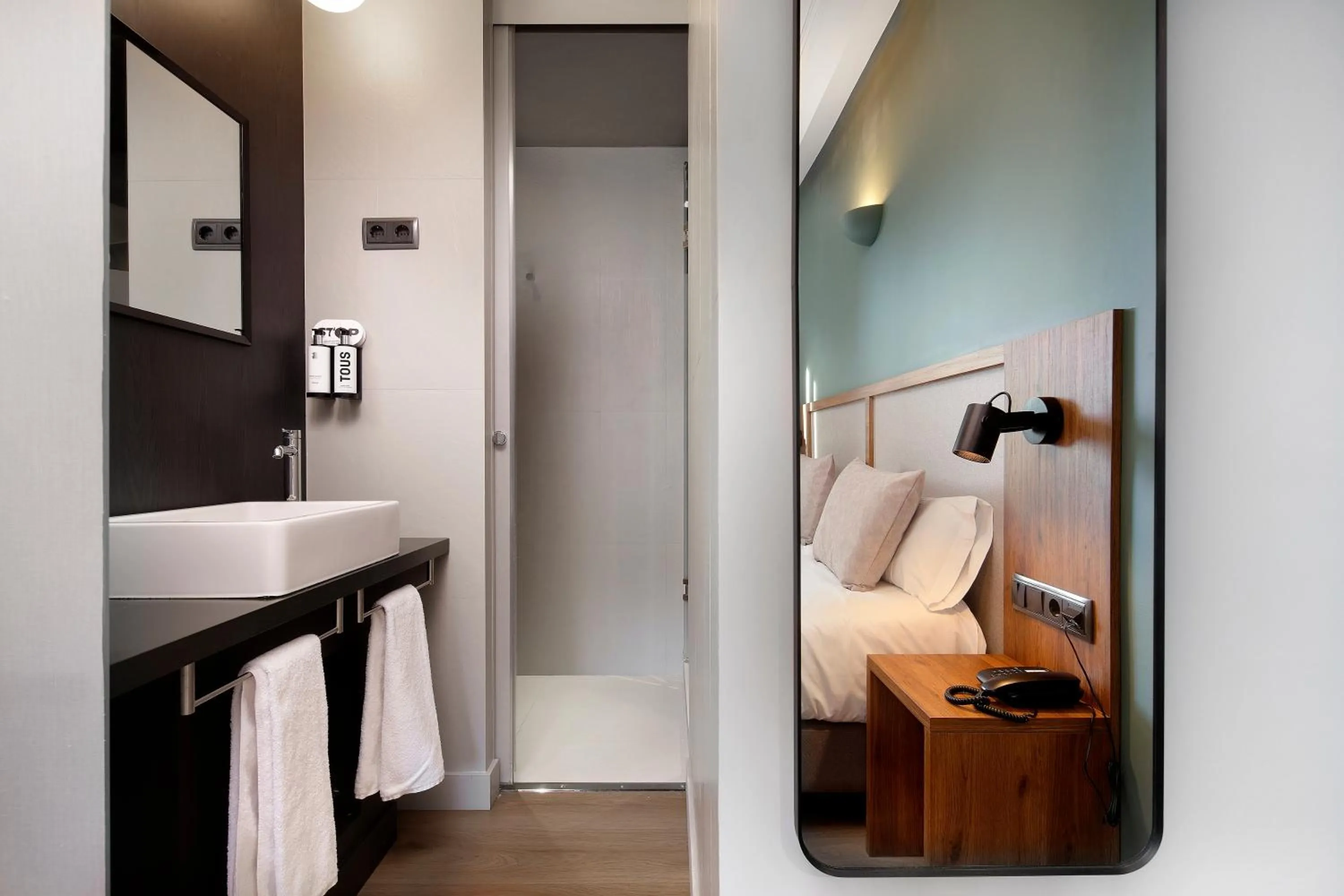 Shower, Bed in Wilson Boutique Hotel
