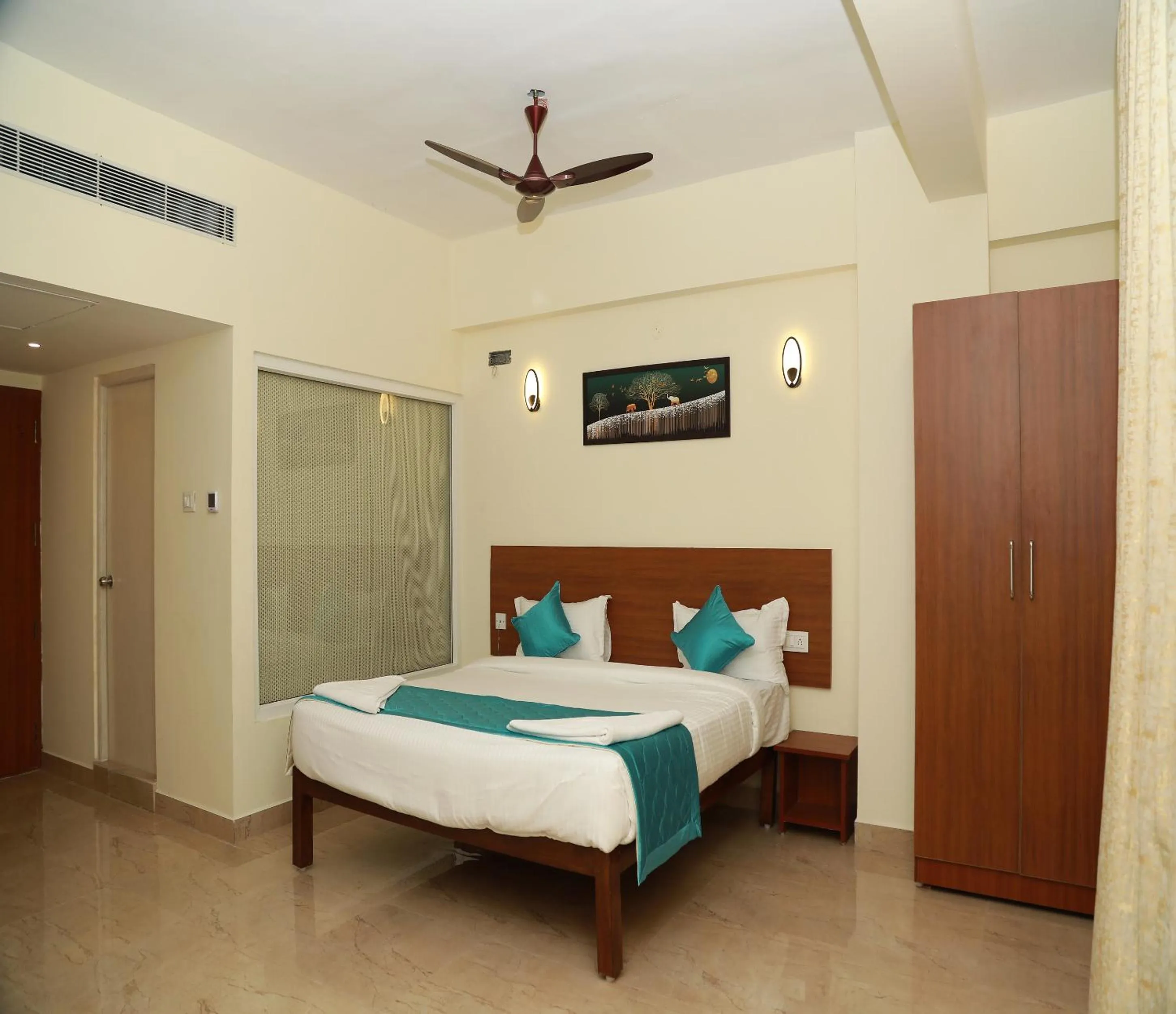 Bedroom, Bed in Hotel Royal Chola