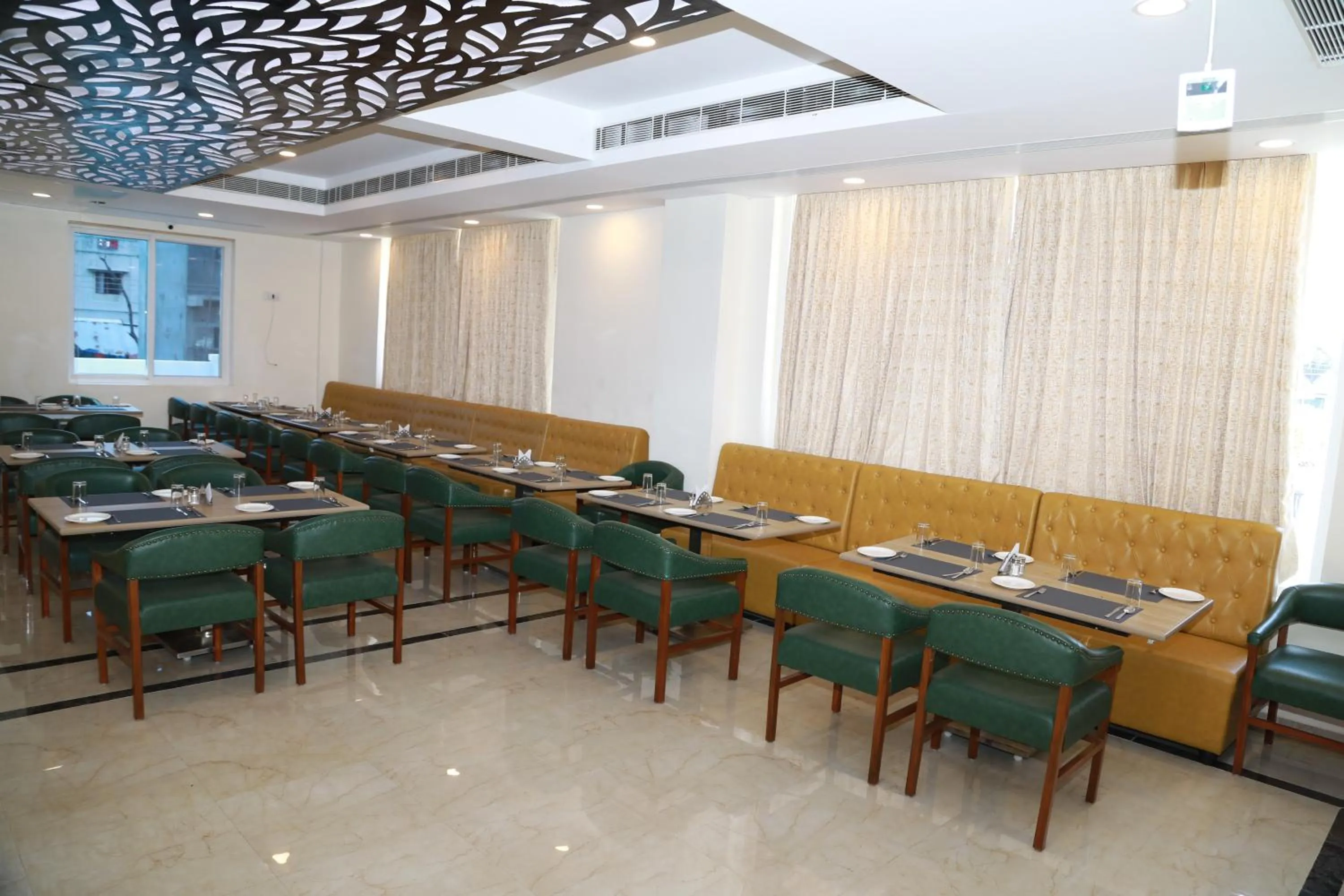 Dining area in Hotel Royal Chola