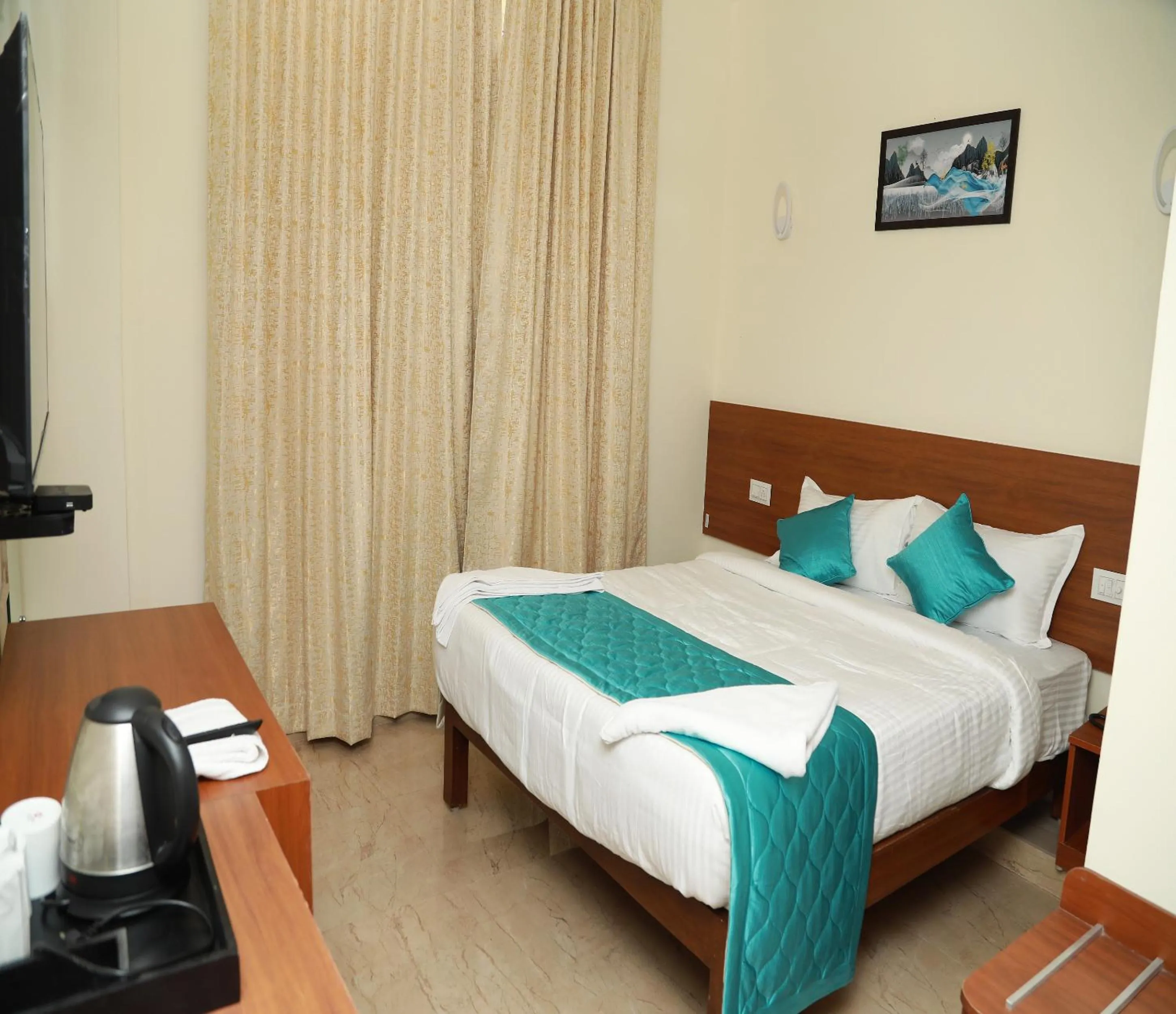 Bedroom, Bed in Hotel Royal Chola