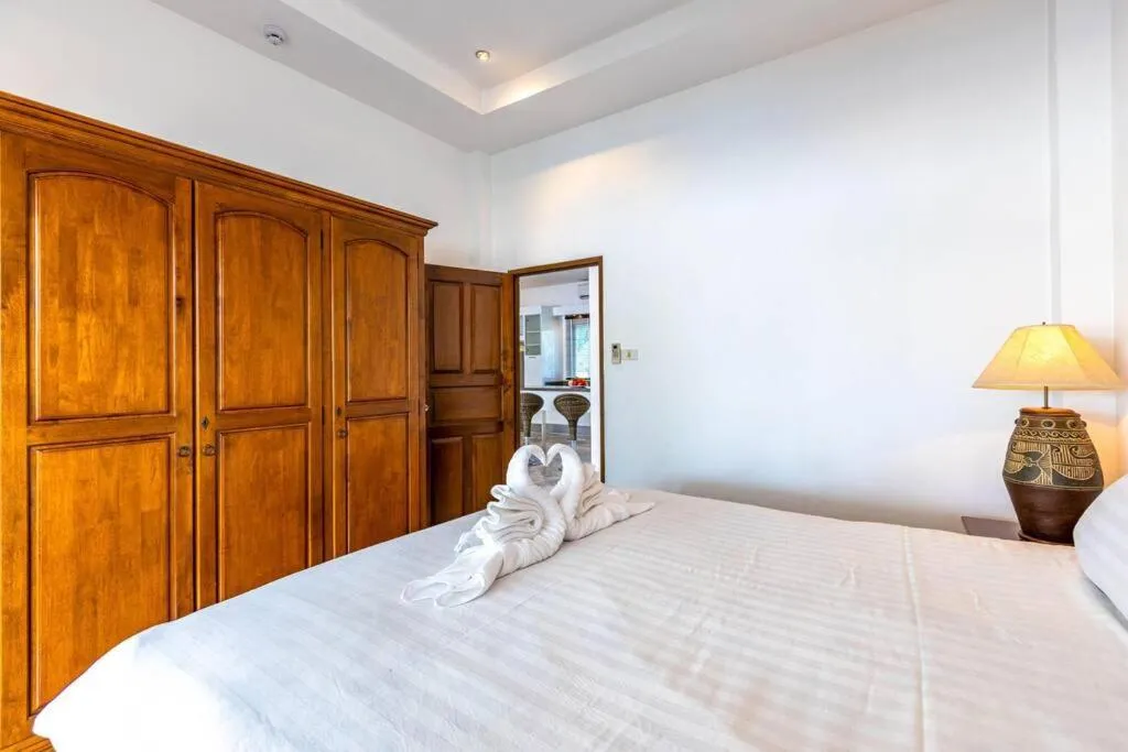 Bed in Private 3 Bedroom Pool Villa PP10