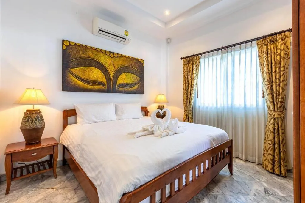 Bed in Private 3 Bedroom Pool Villa PP10