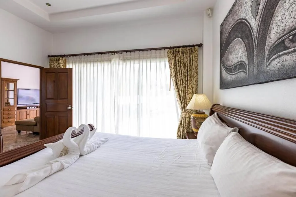 Bed in Private 3 Bedroom Pool Villa PP10