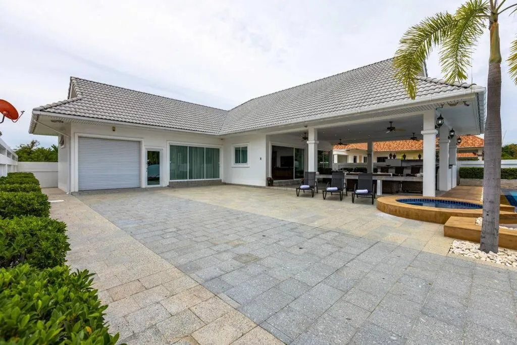 Private 3 Bedroom Pool Villa PP10