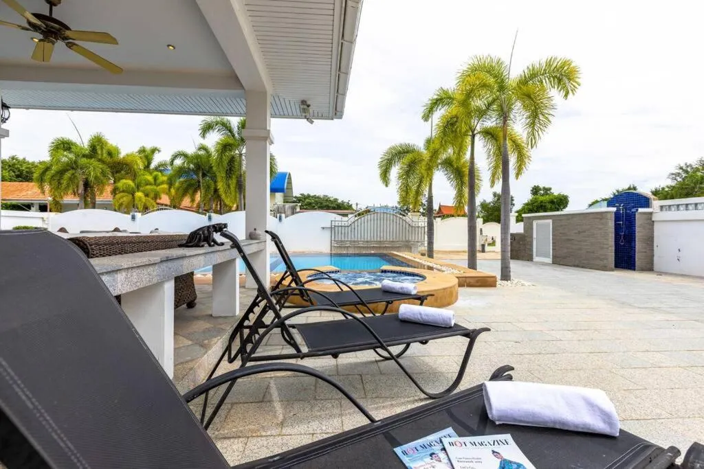 Private 3 Bedroom Pool Villa PP10