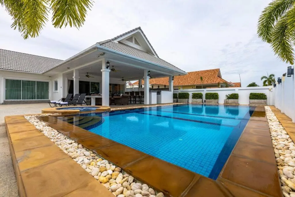 Private 3 Bedroom Pool Villa PP10