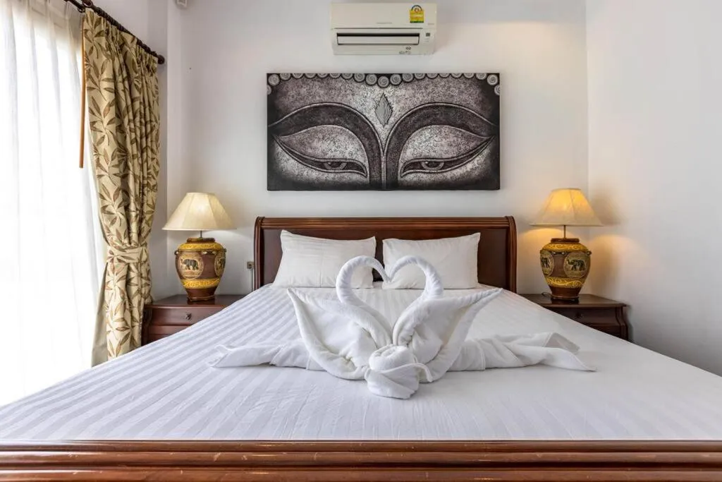 Bed in Private 3 Bedroom Pool Villa PP10