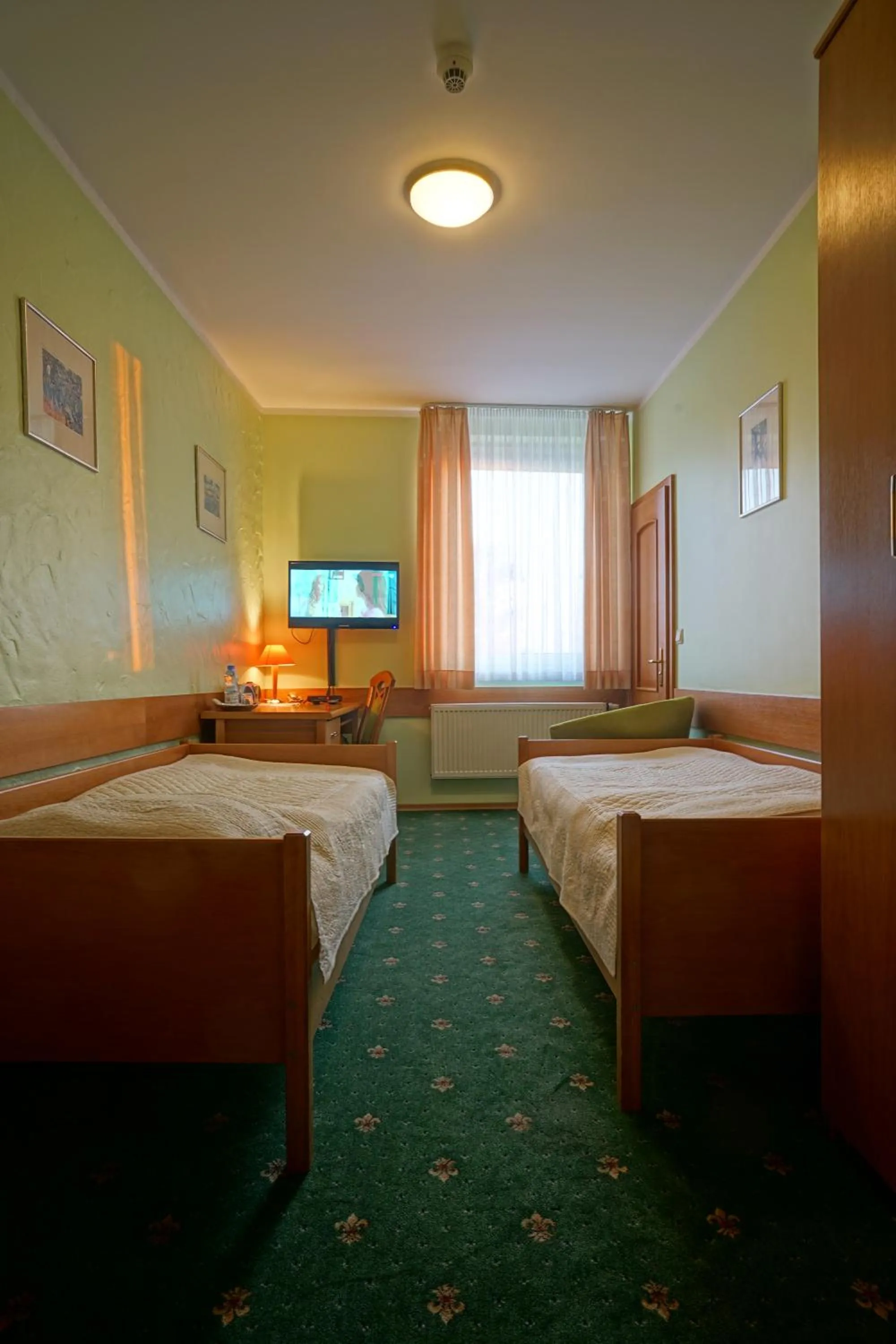 Bed in Noclegi w Lublińcu Lubex