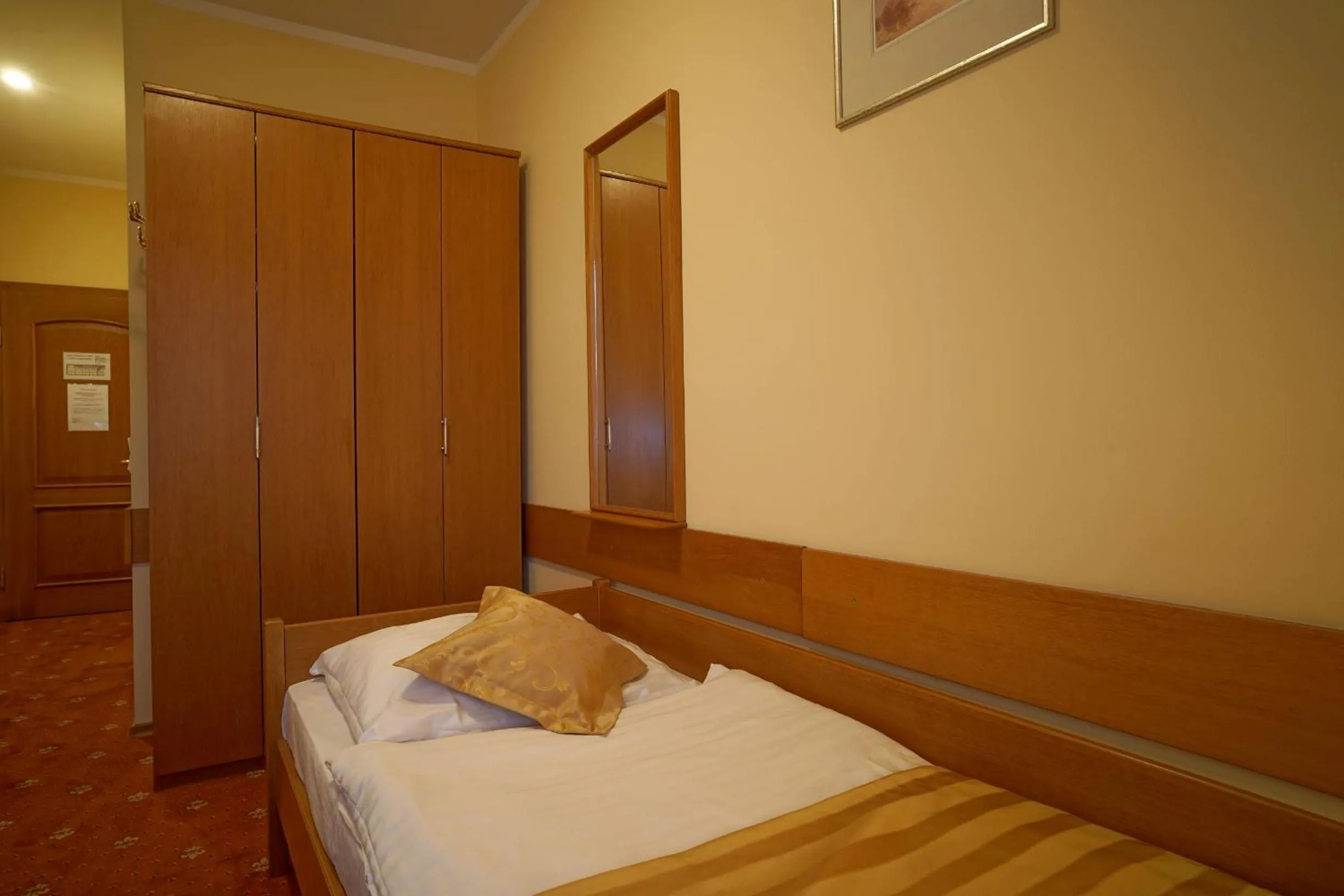 Bed in Noclegi w Lublińcu Lubex