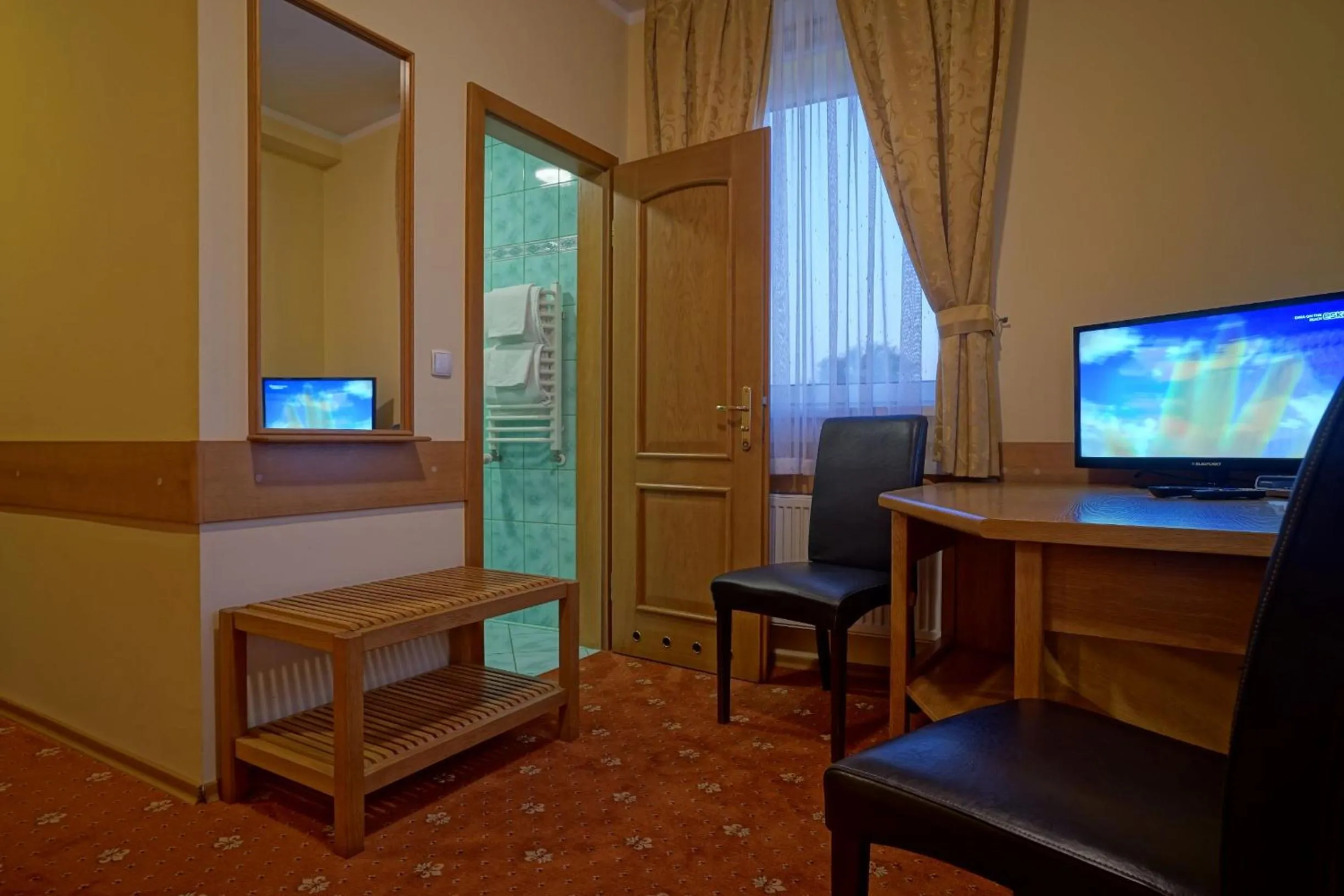 Communal lounge/ TV room in Noclegi w Lublińcu Lubex