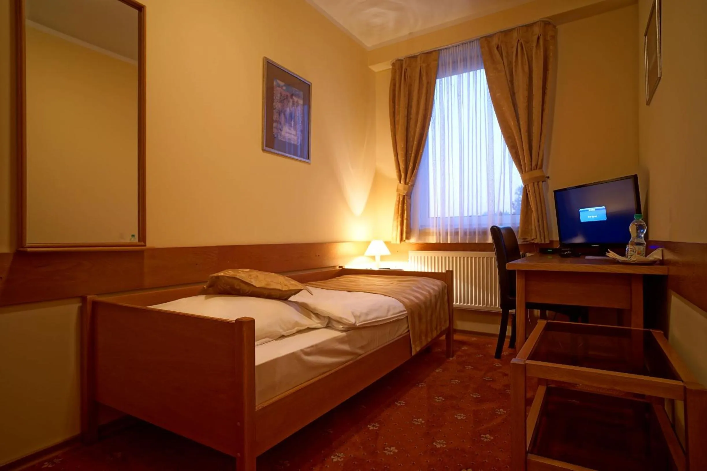 Bed in Noclegi w Lublińcu Lubex