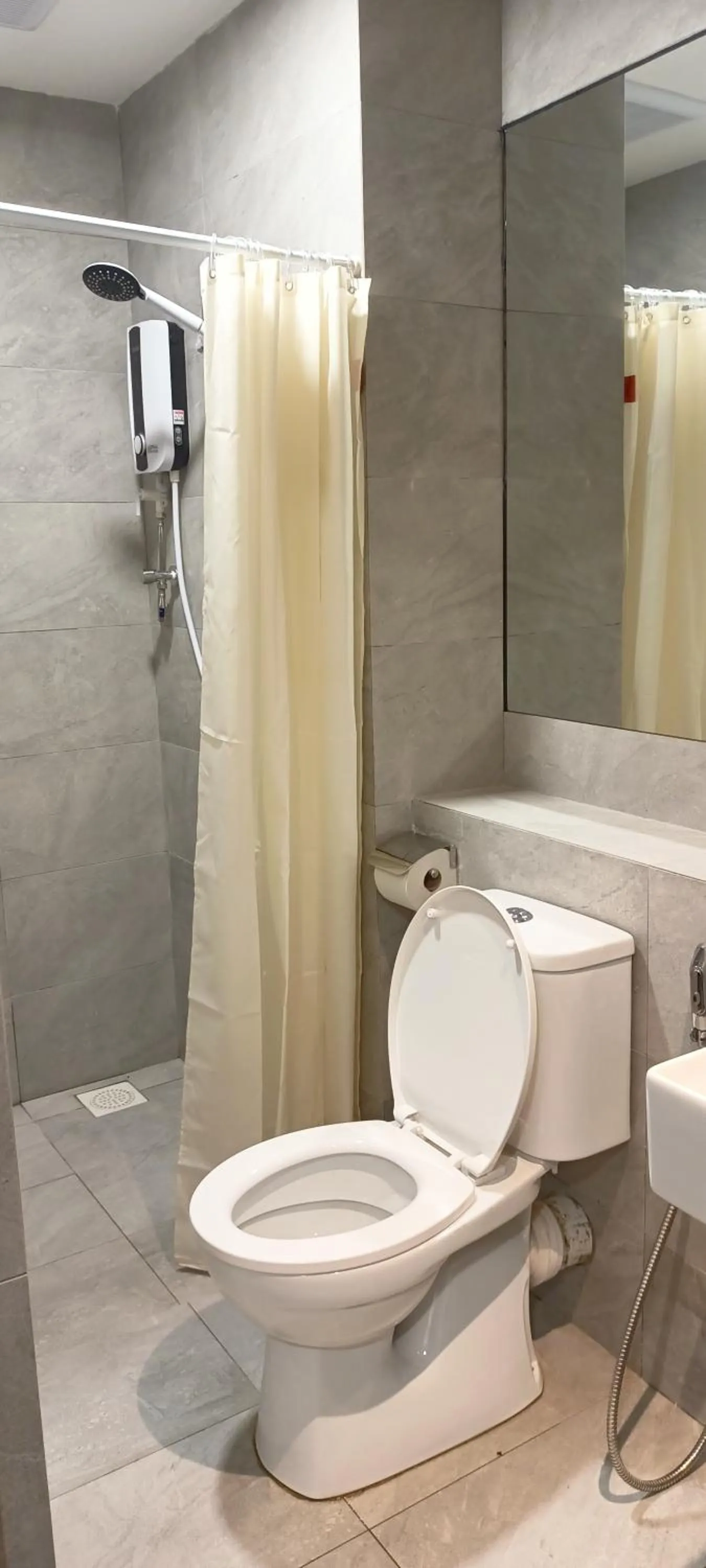 Bathroom in Roxy Hotel Sri Aman