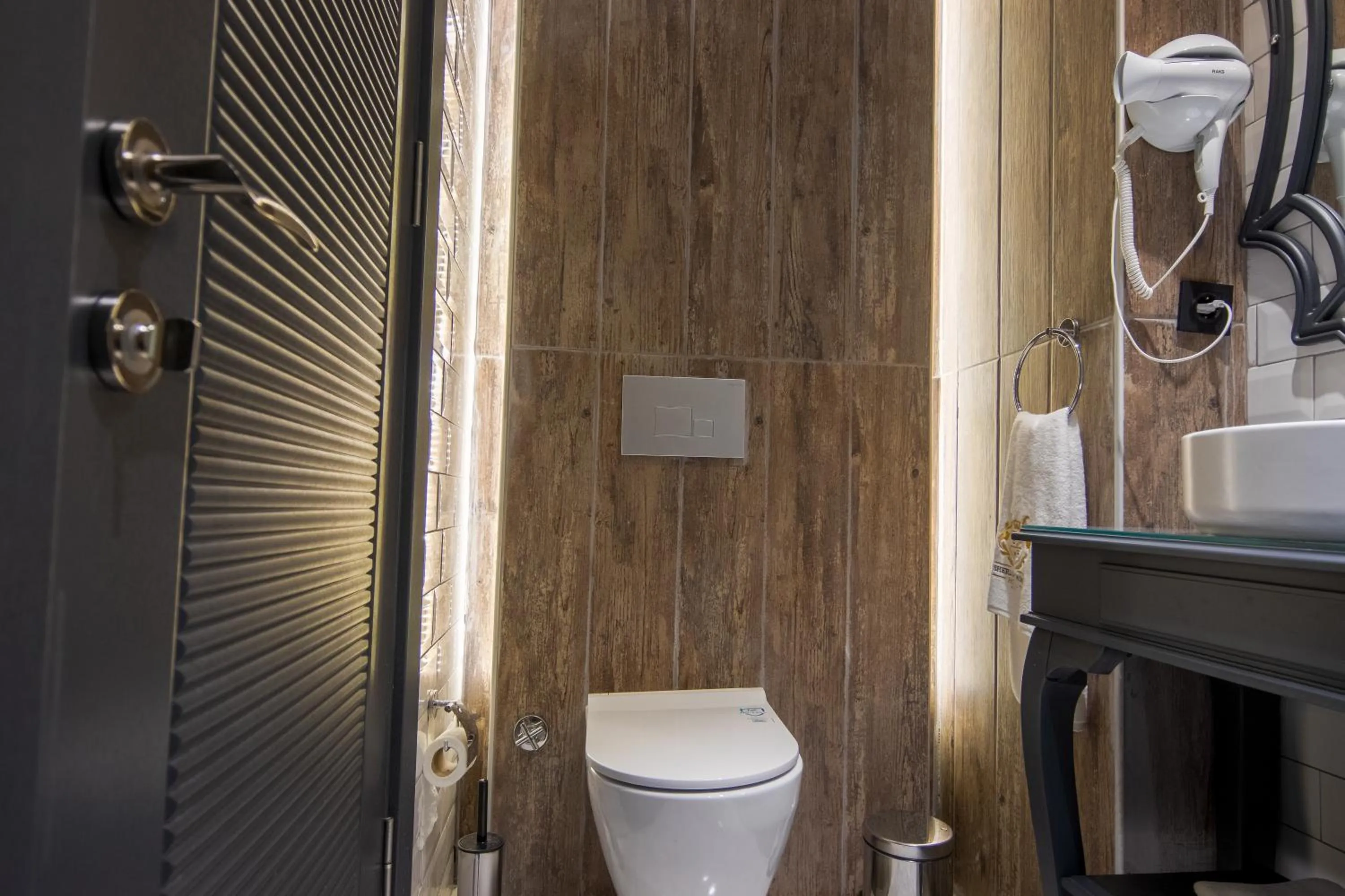 Toilet in SHERLOCK HOMES HOTELS