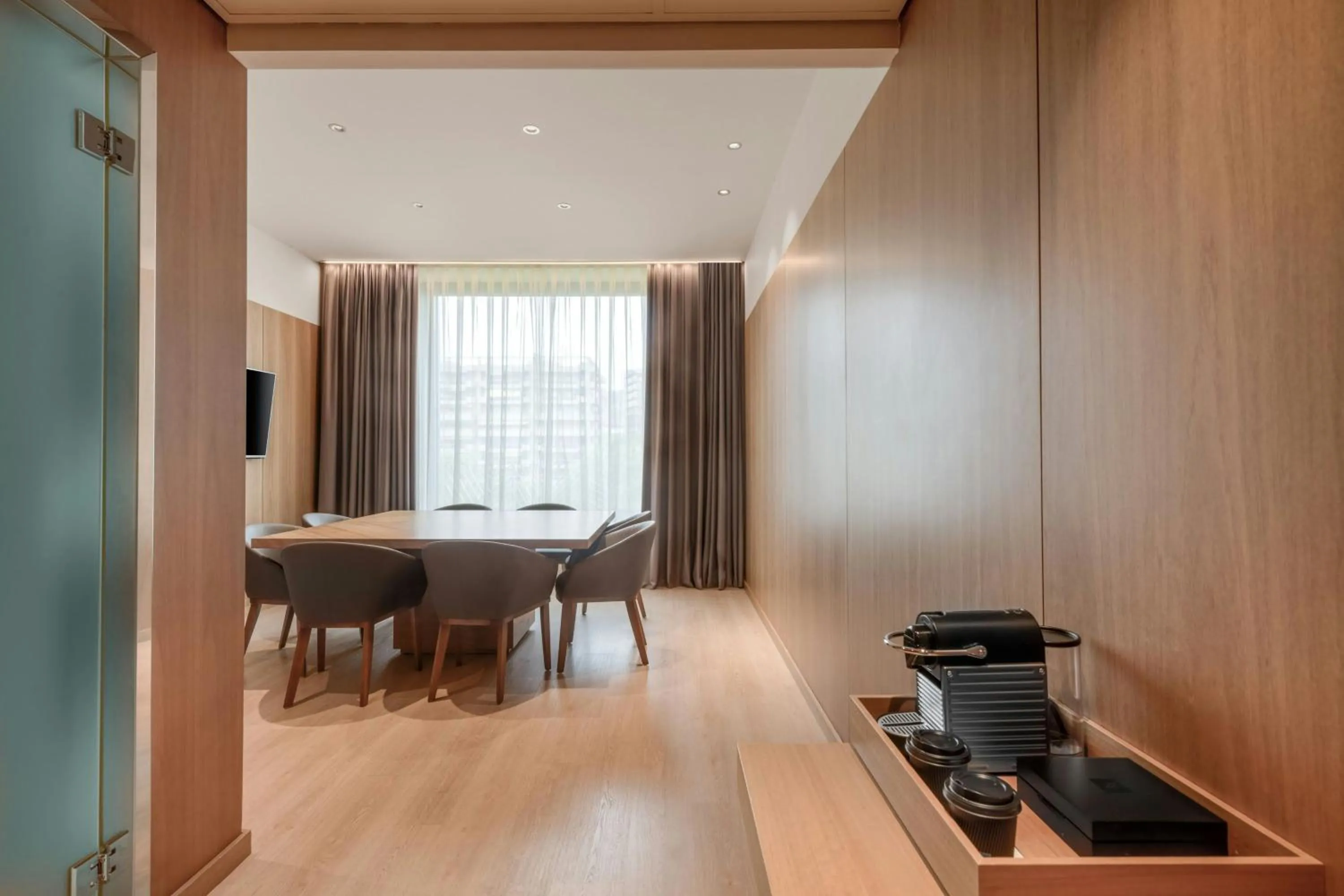 Photo of the whole room in AC Hotel Diagonal L'Illa by Marriott