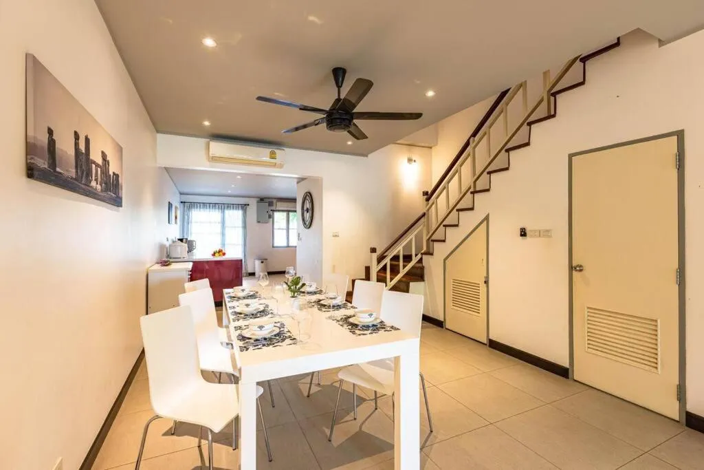 4 Bedroom Townhouse in Great Location! (BSS)