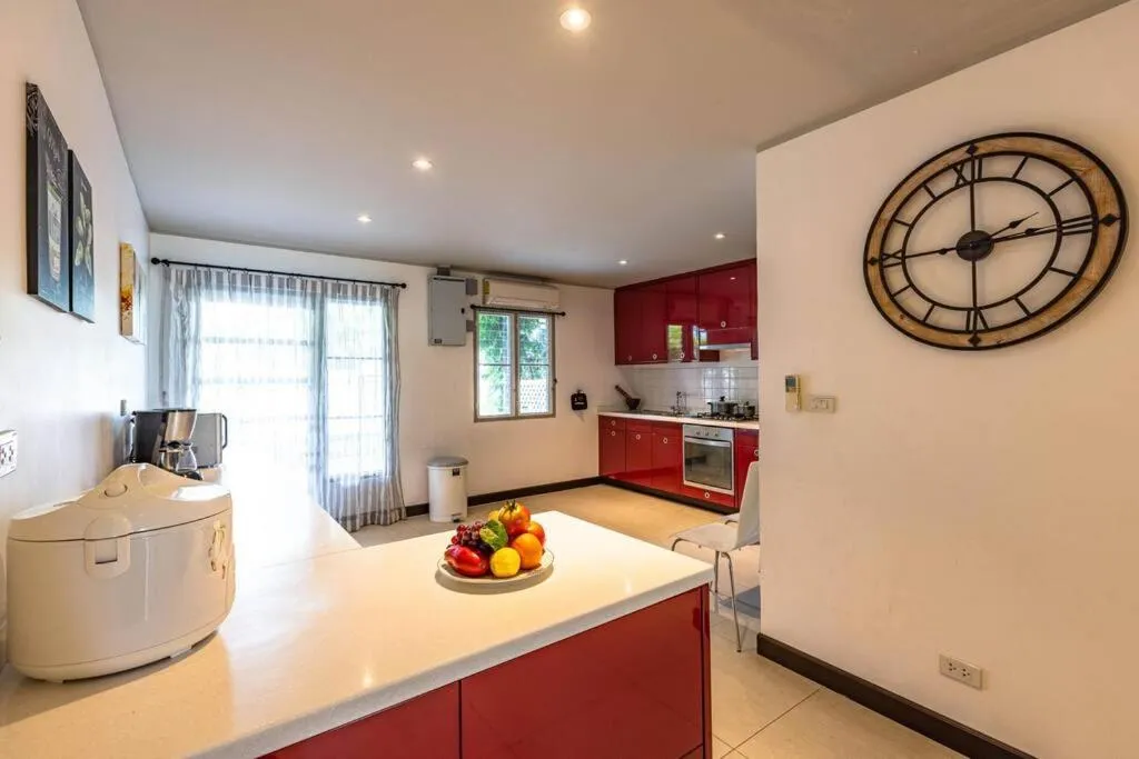 4 Bedroom Townhouse in Great Location! (BSS)