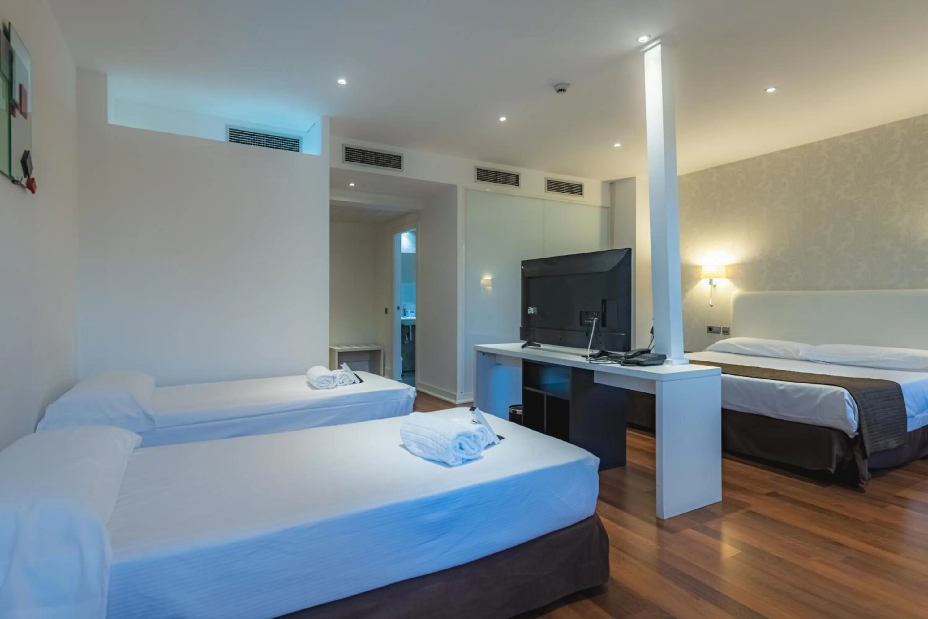 Bedroom, Bed in Amura Alcobendas