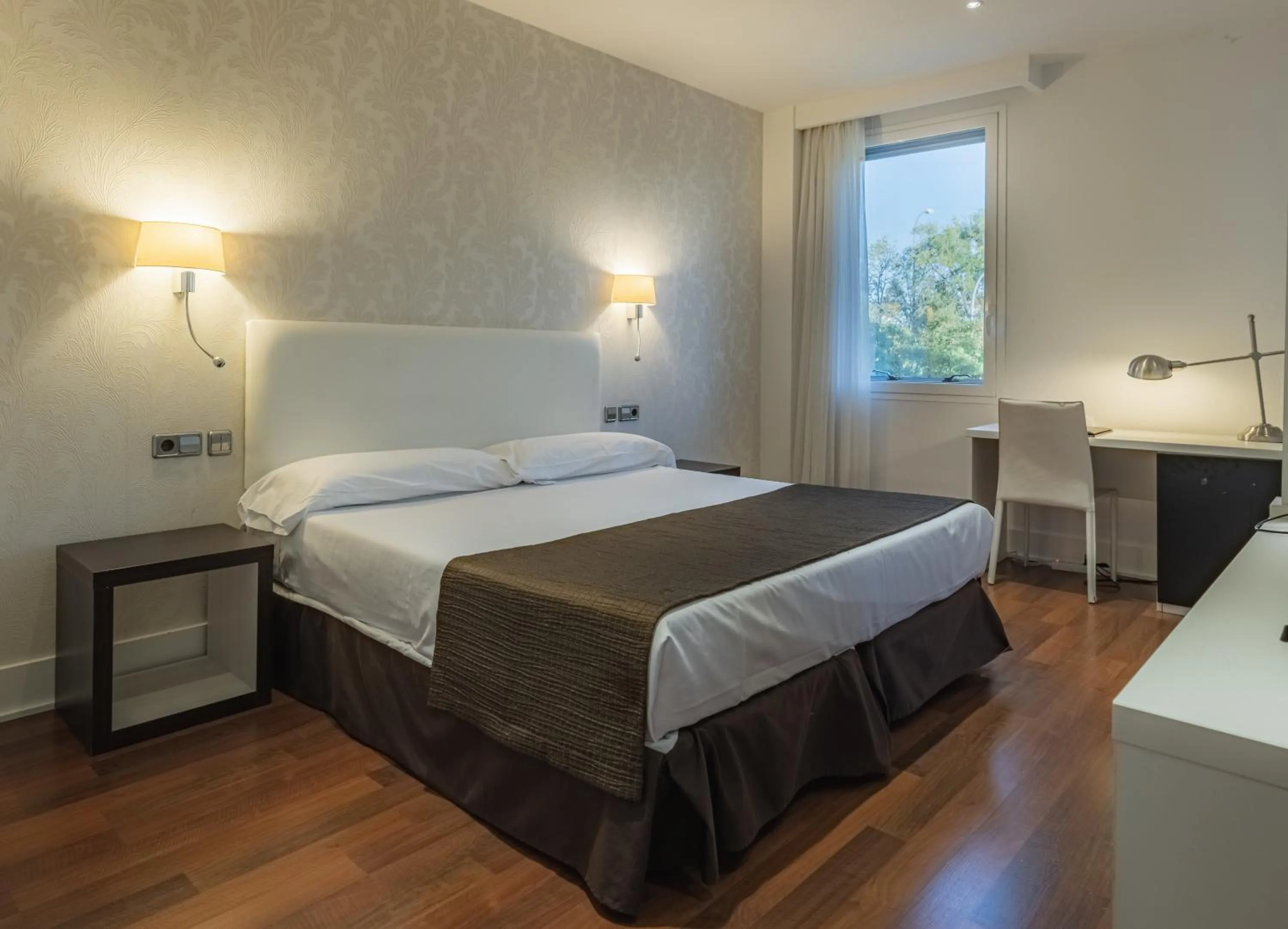 Bedroom, Bed in Amura Alcobendas