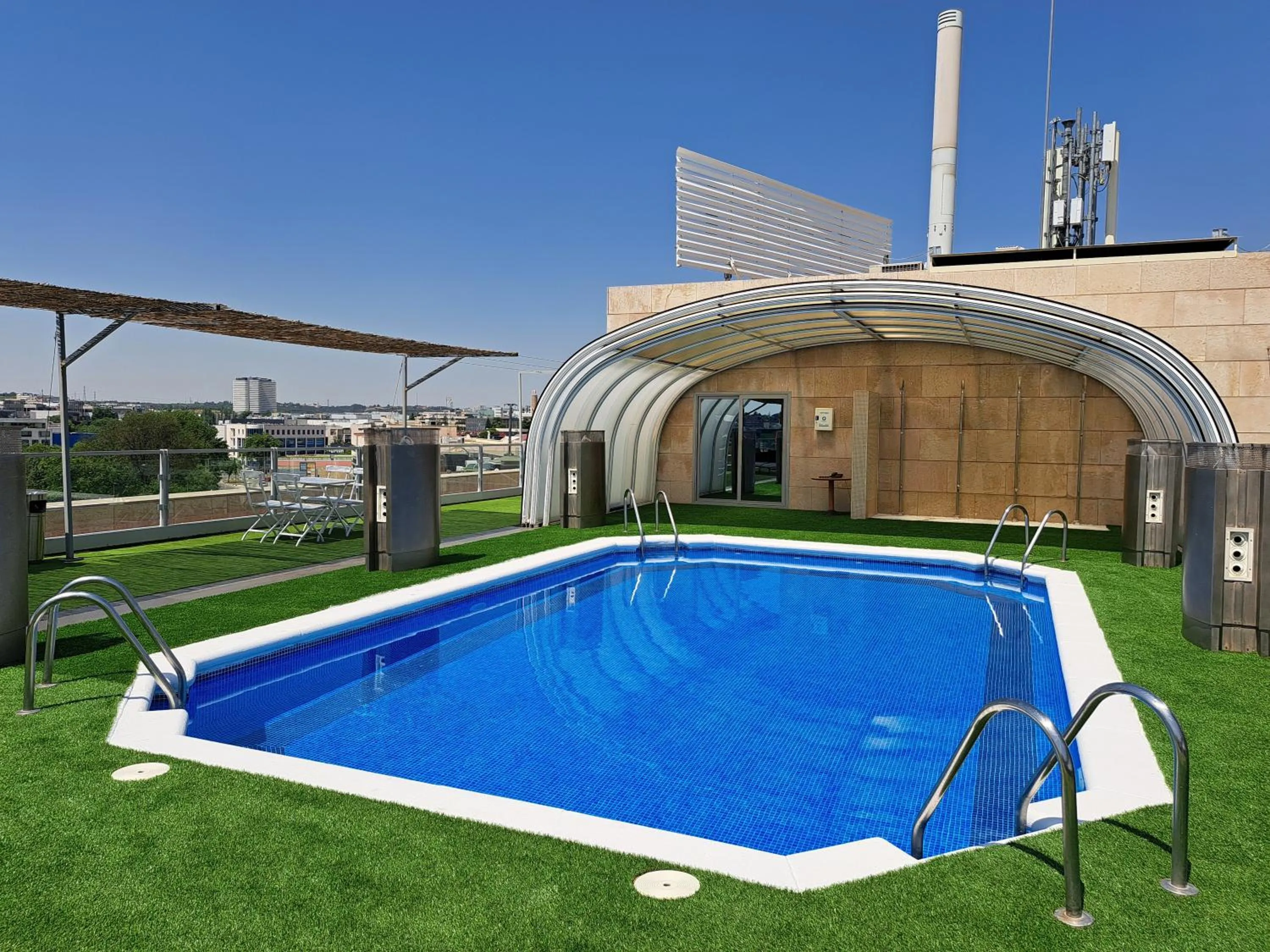 Swimming pool in Amura Alcobendas