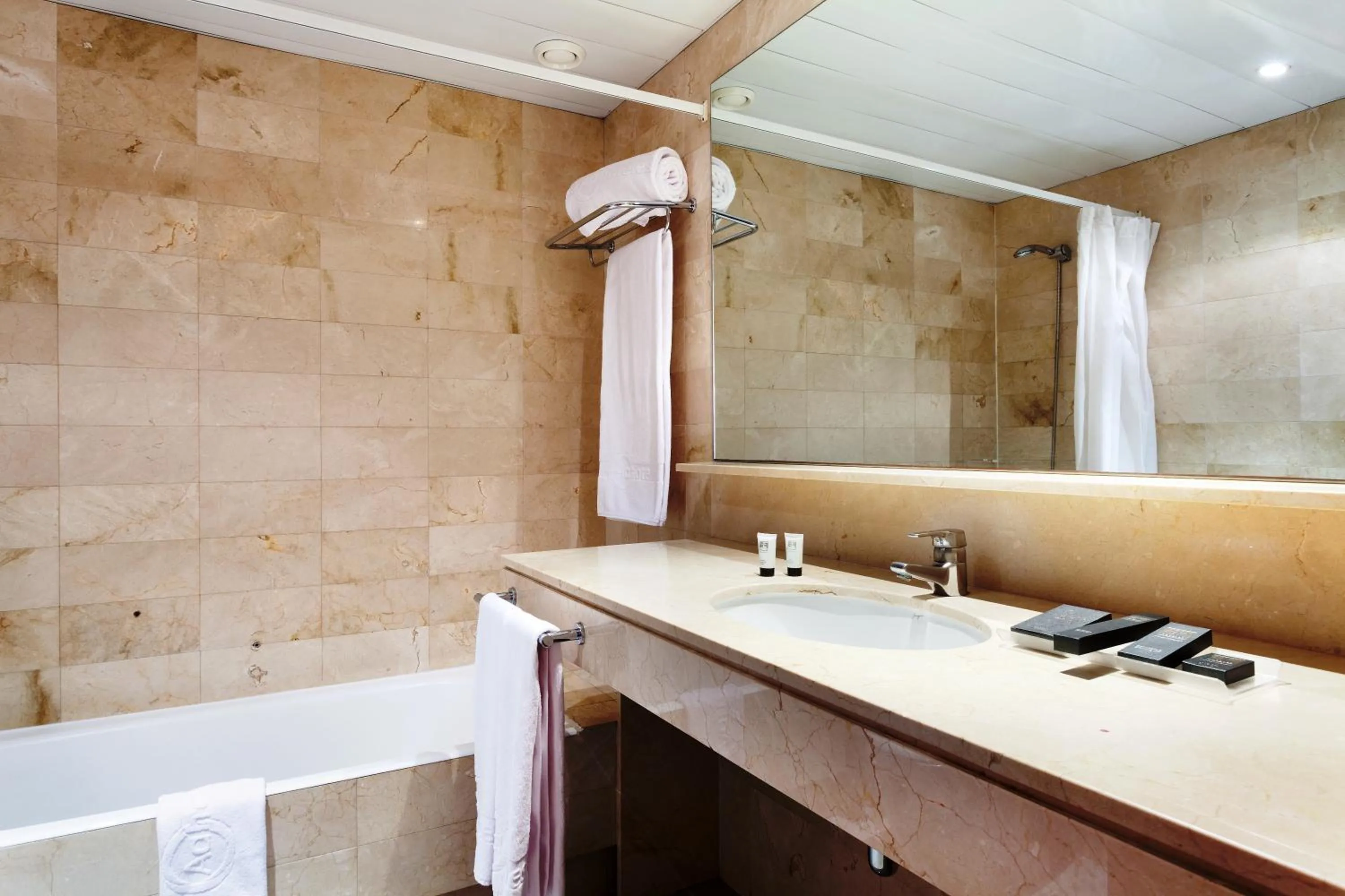 Bathroom in Hotel Viladomat