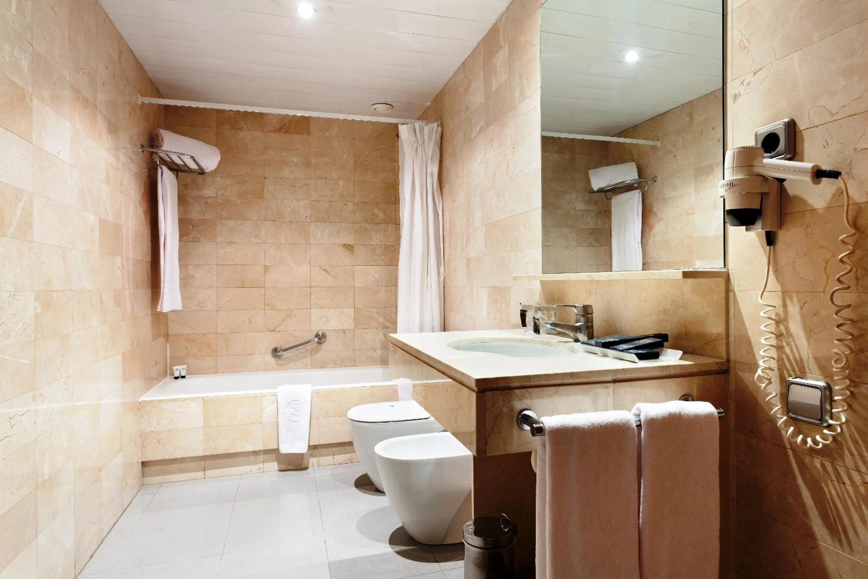 Bathroom in Hotel Viladomat