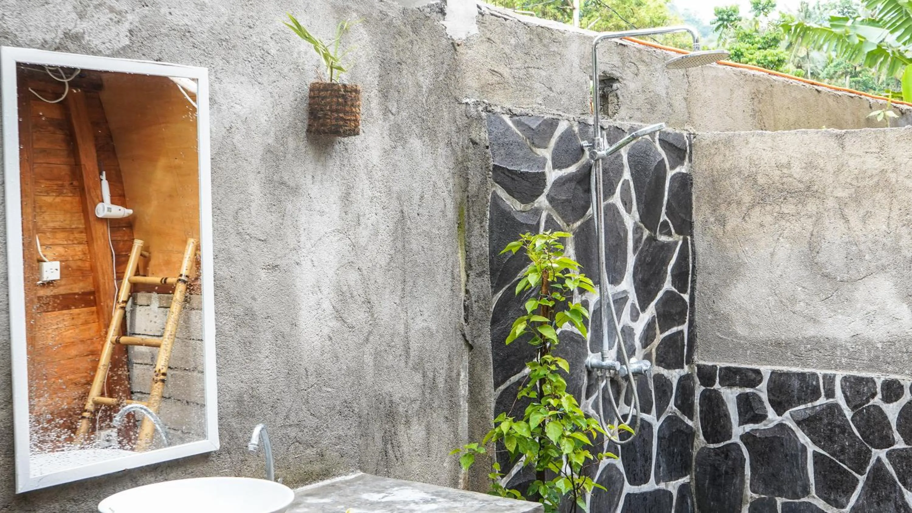 Shower in Lullabi Lumbung Villa