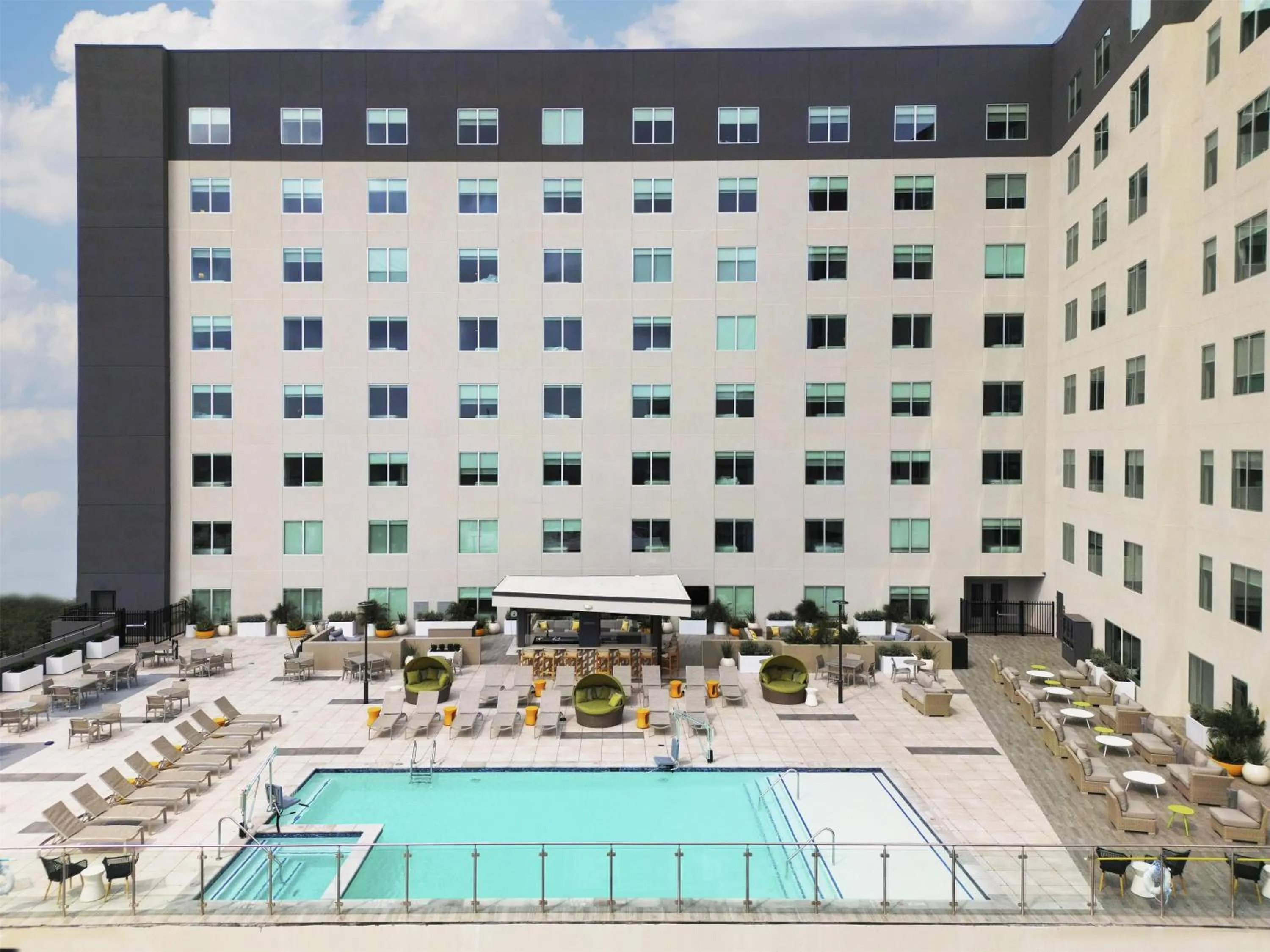 Swimming pool in Hyatt House Houston Medical Center
