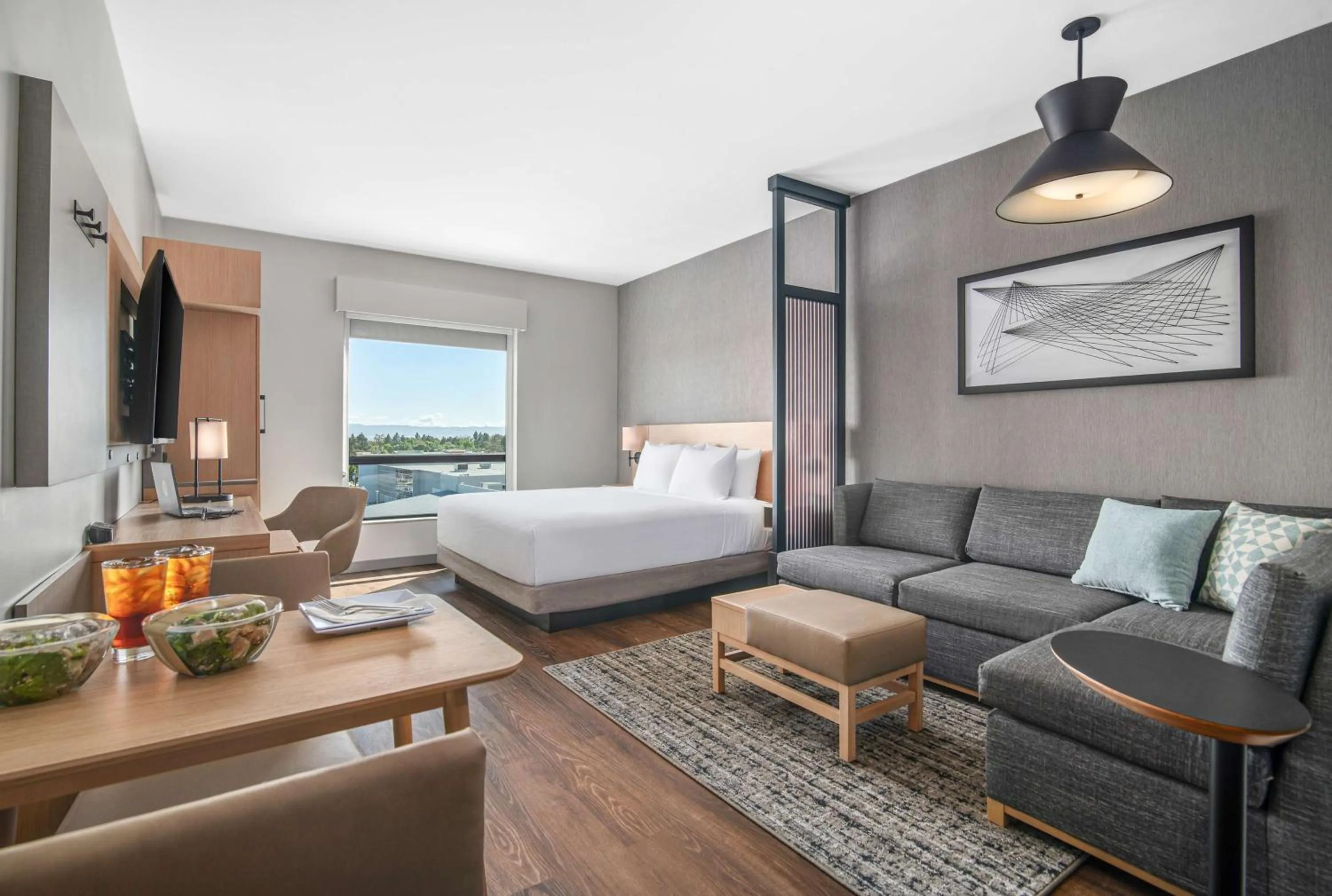 Restaurant/places to eat in Hyatt Place Newark-Silicon Valley