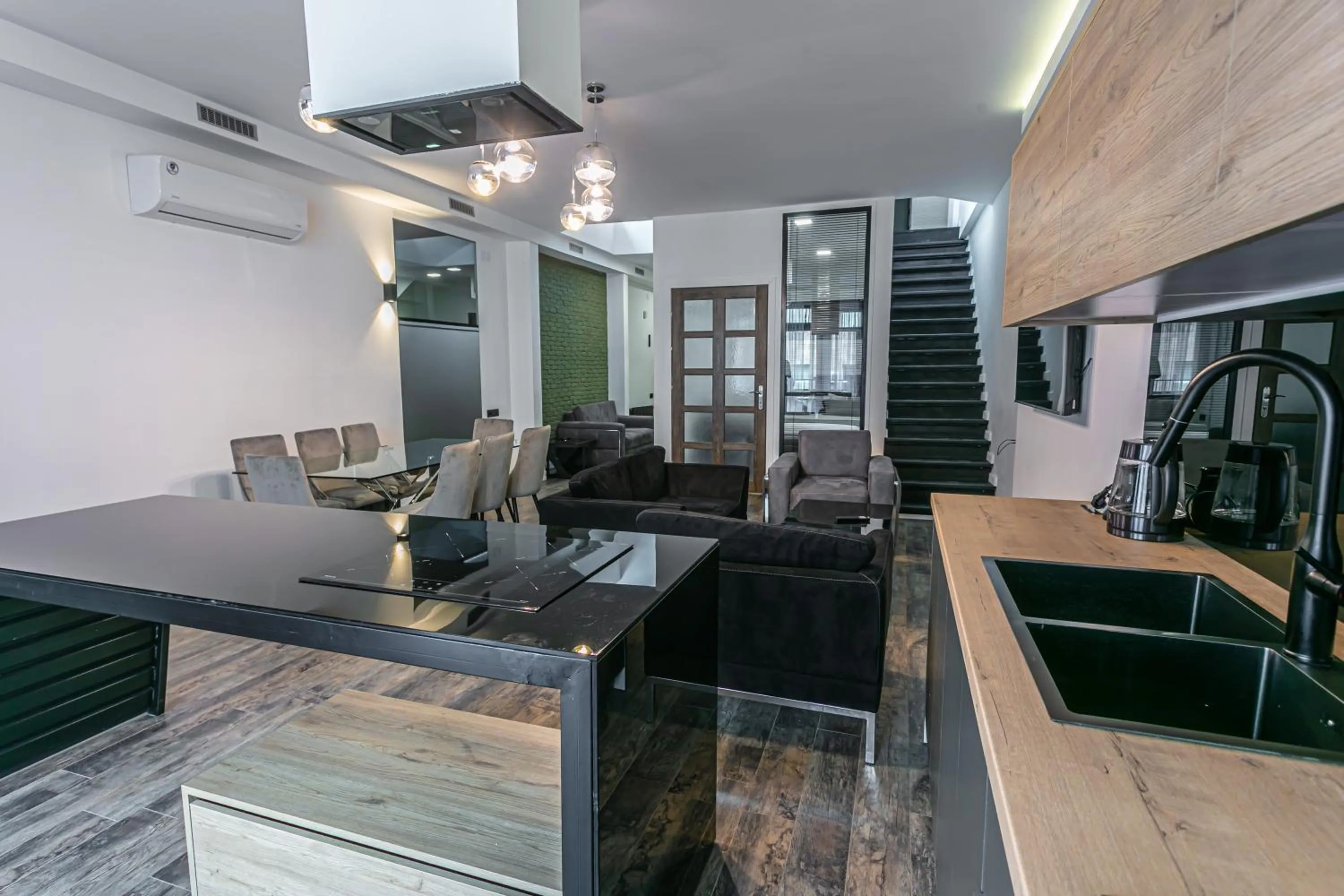 Luxe Apartment in Center