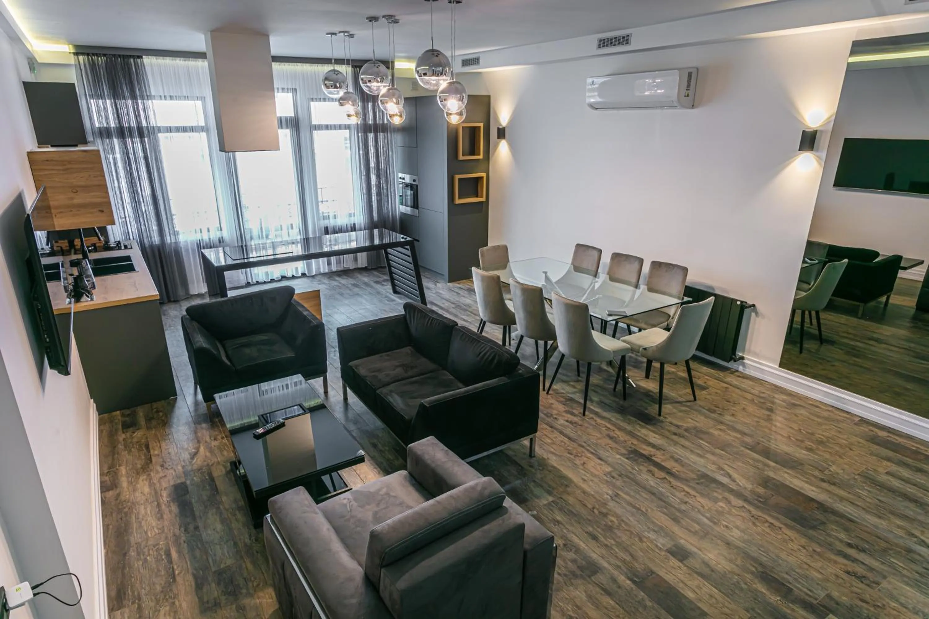 Luxe Apartment in Center