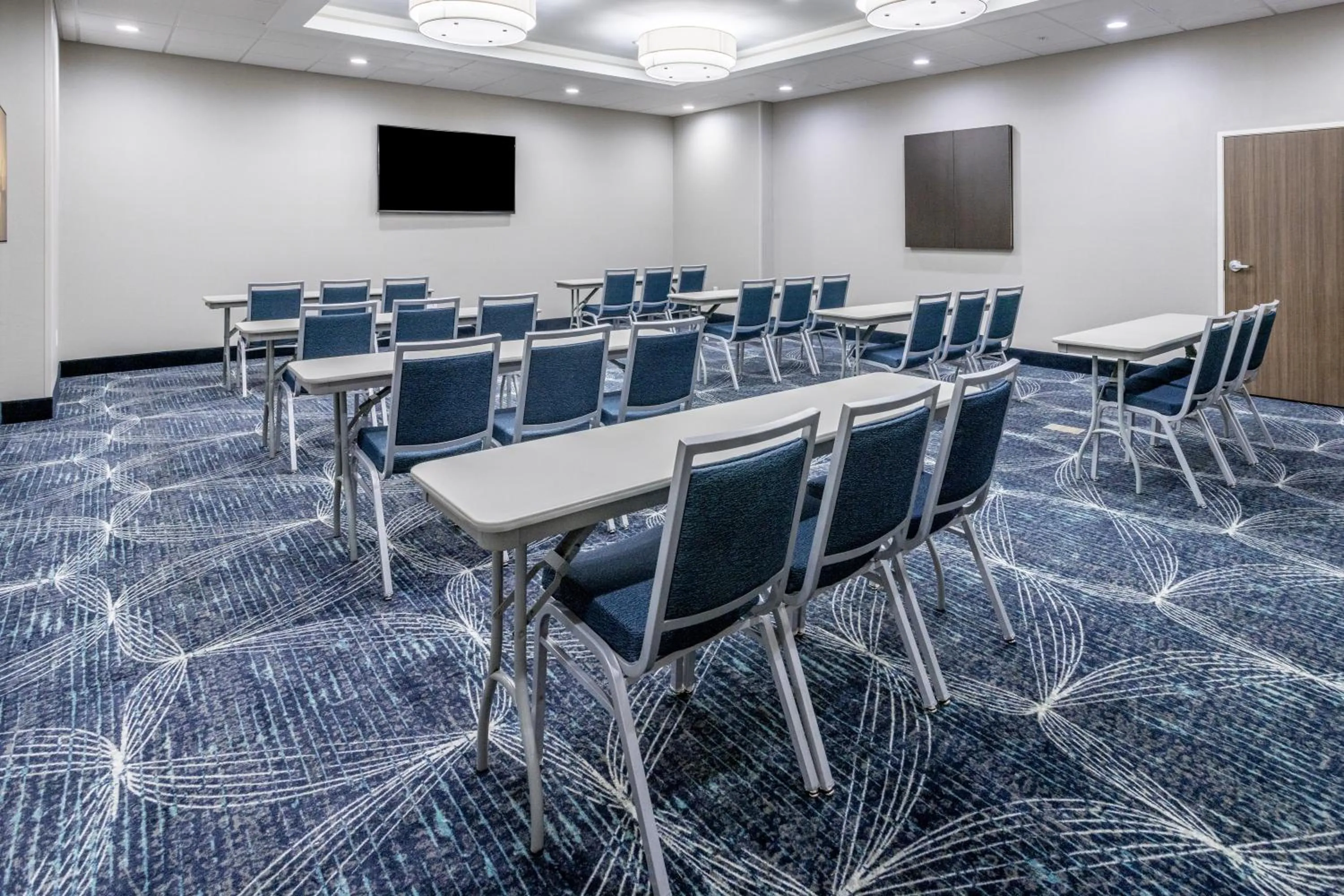 Meeting/conference room in La Quinta Inn & Suites by Wyndham Valdosta