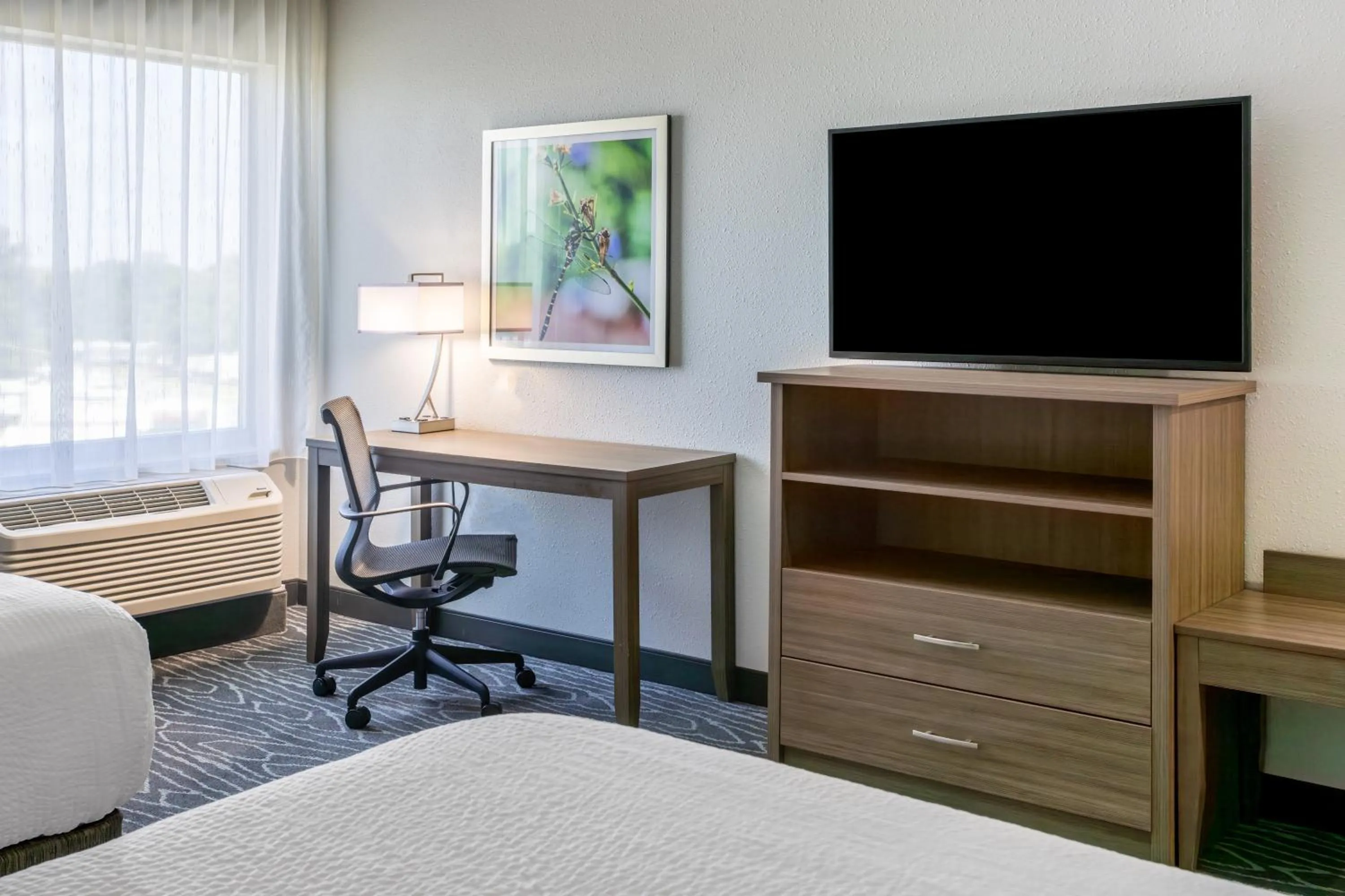 Bedroom, Bed in La Quinta Inn & Suites by Wyndham Valdosta