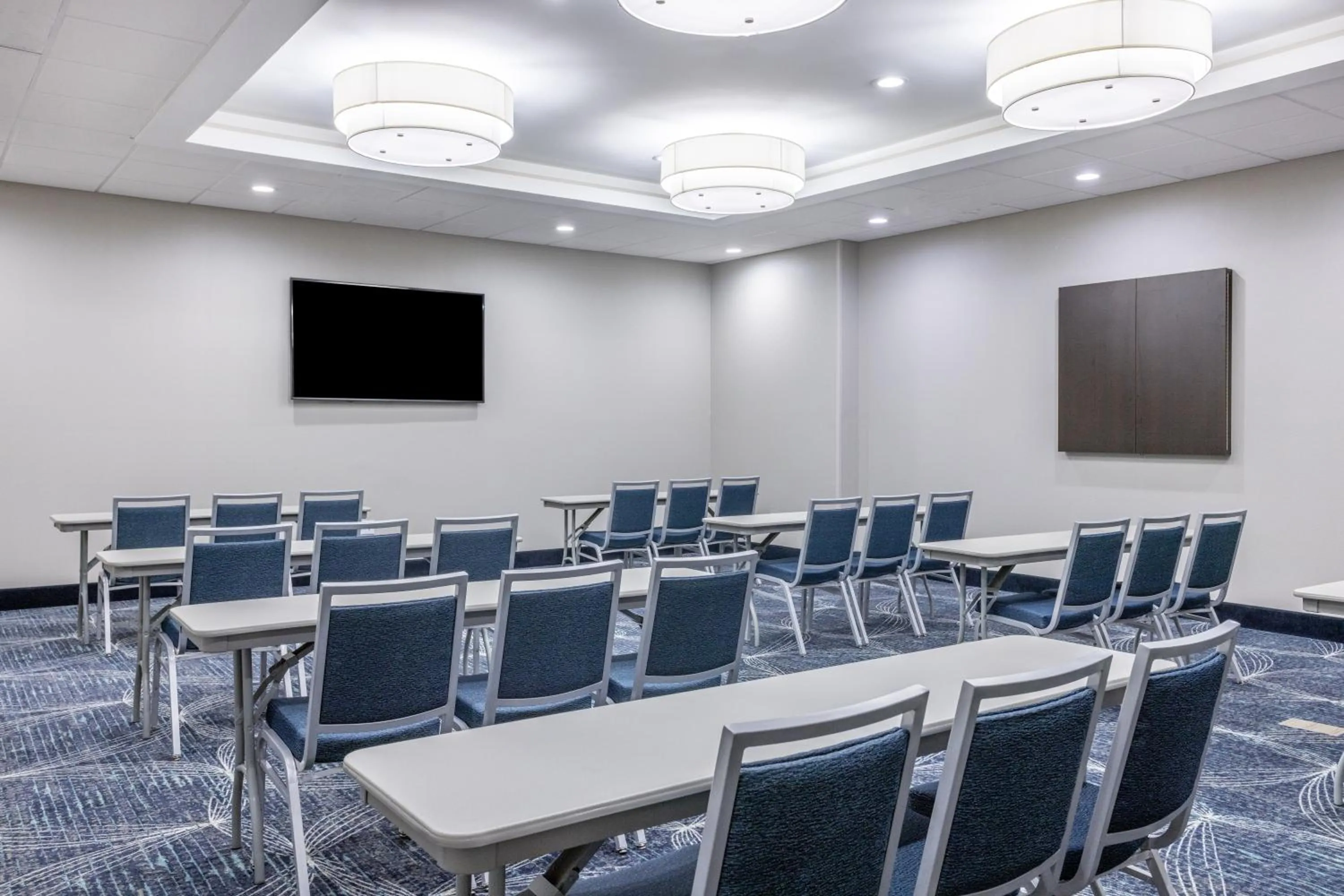 Meeting/conference room in La Quinta Inn & Suites by Wyndham Valdosta