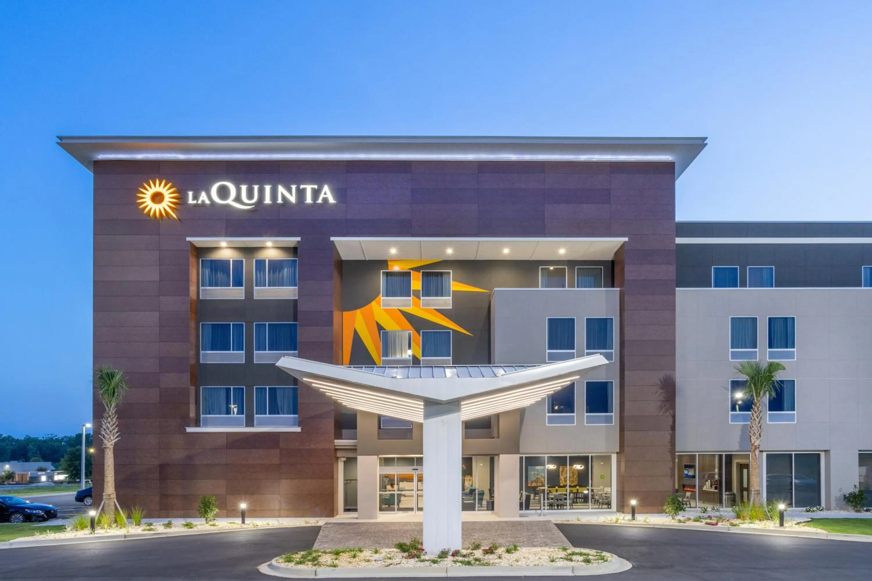 Property building in La Quinta Inn & Suites by Wyndham Valdosta