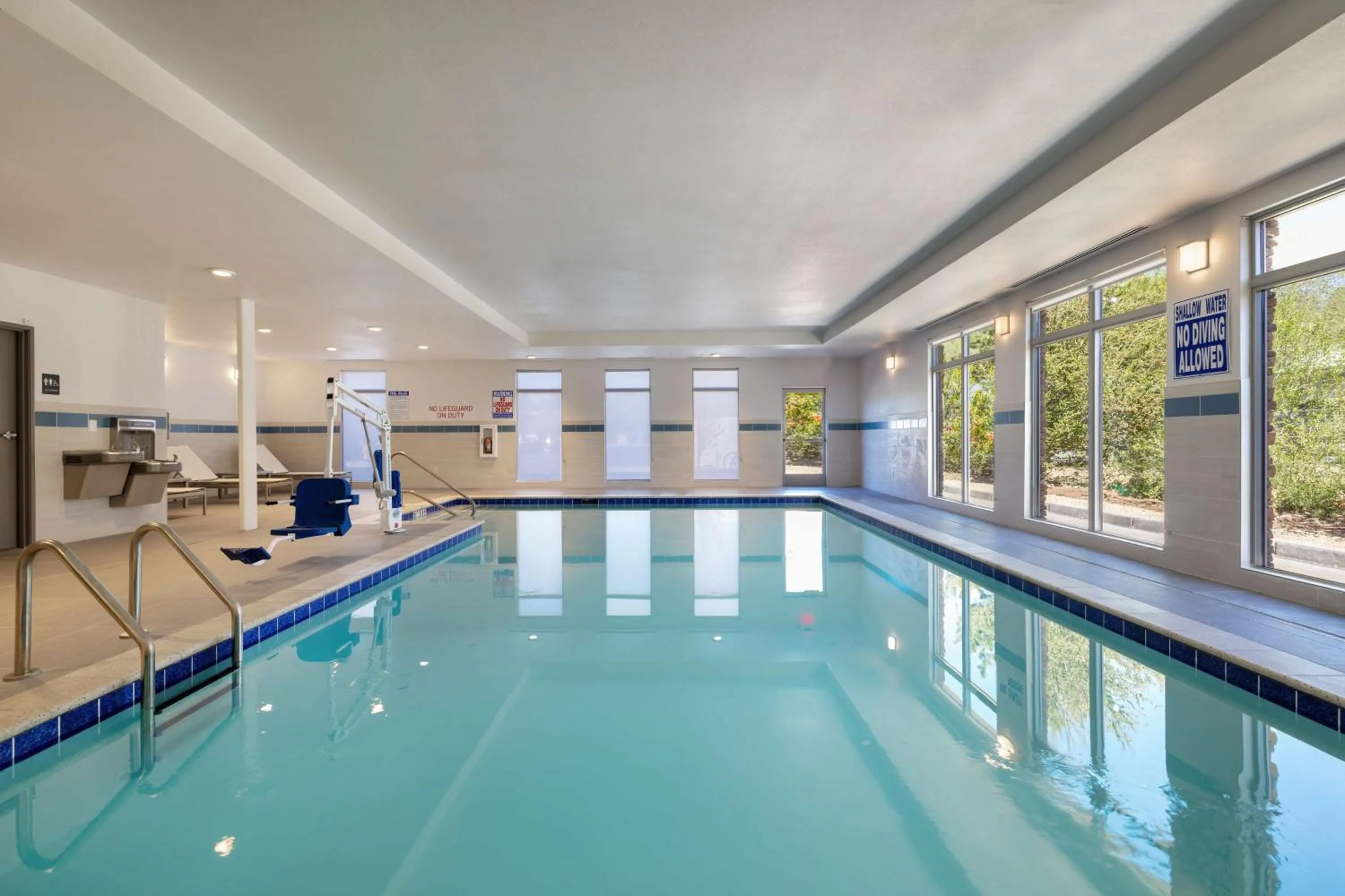 Swimming pool in Hyatt Place Flagstaff