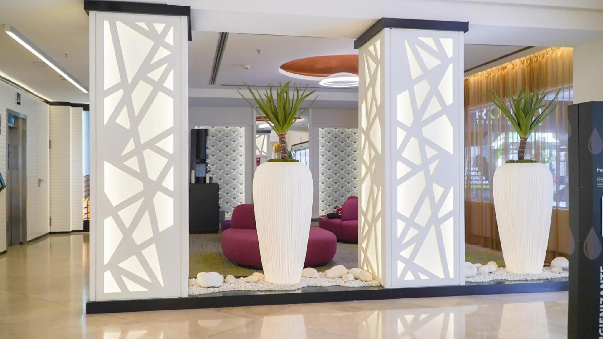 Lobby or reception in Vértice Sevilla