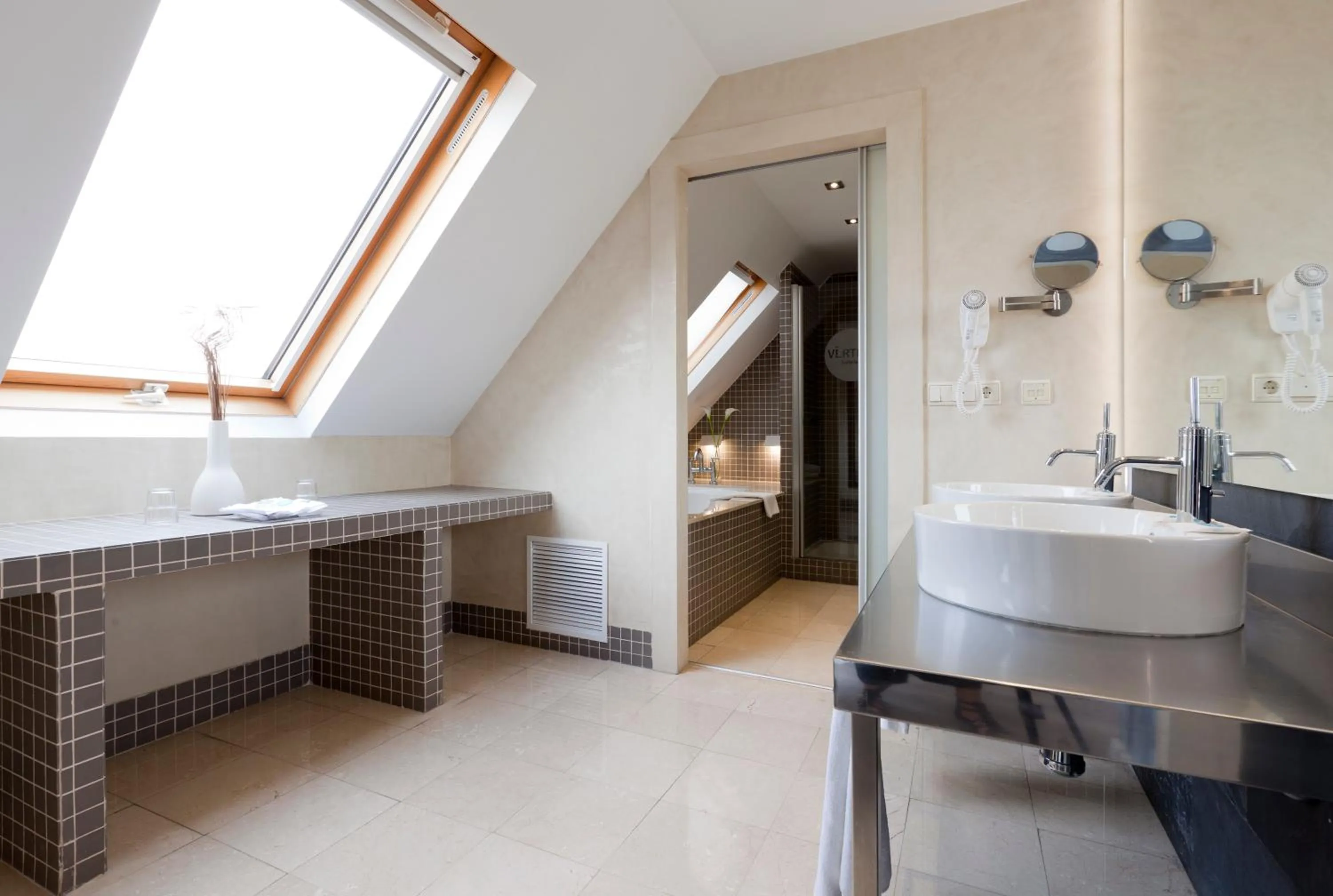 Bathroom in Vértice Sevilla