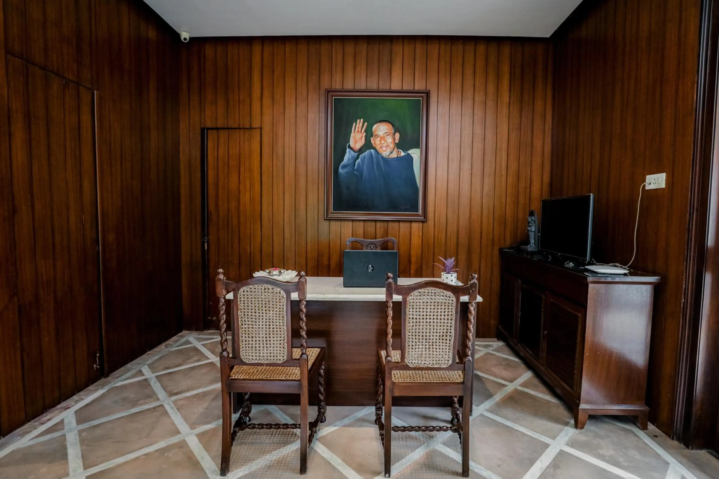 hair dresser in Saptapuri by Royal Orchid Hotels Limited Varanasi