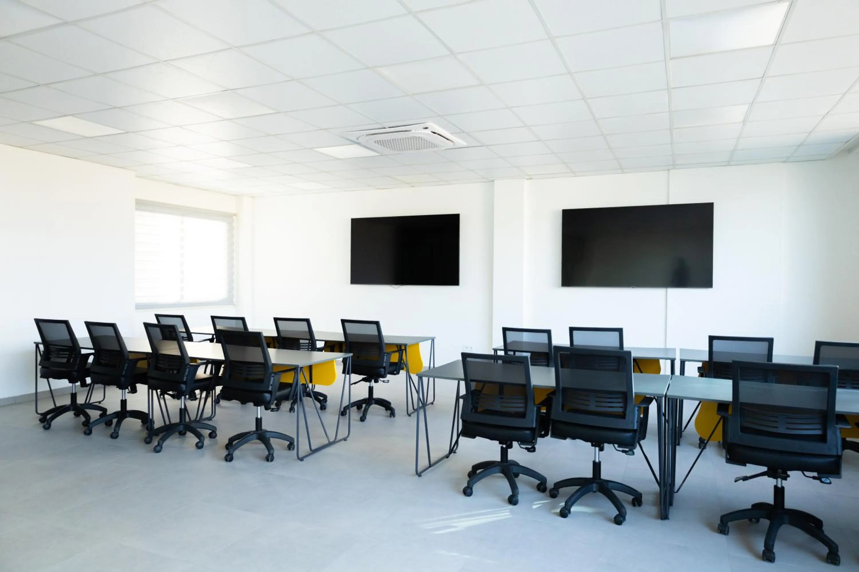 Communal lounge/ TV room in Waypoint Suites - Appartements meublés
